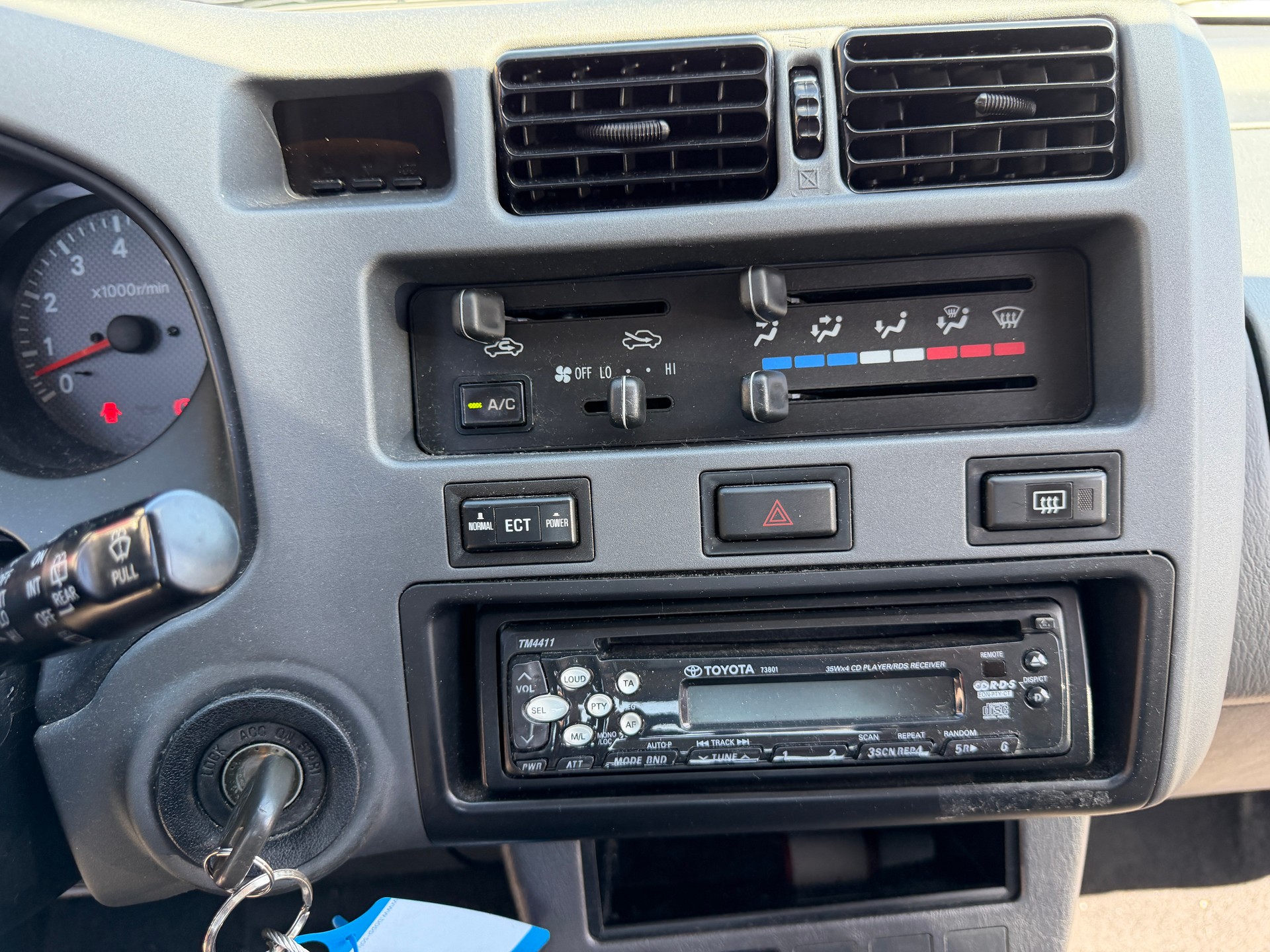 TOYOTA RAV-4-image-11
