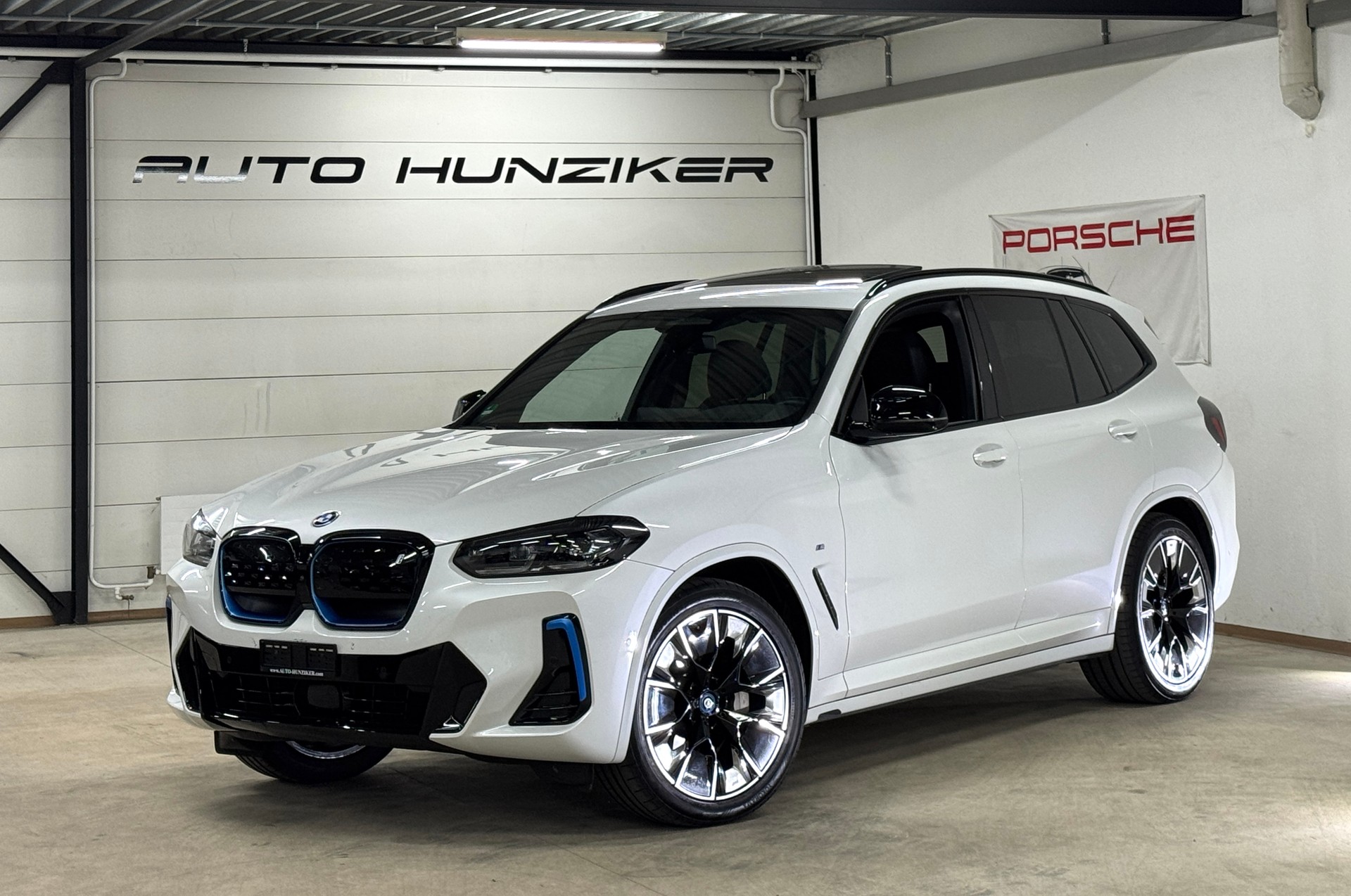 BMW iX3 Impressive M-Sport 286PS / Voll-Ausstattung-image-0