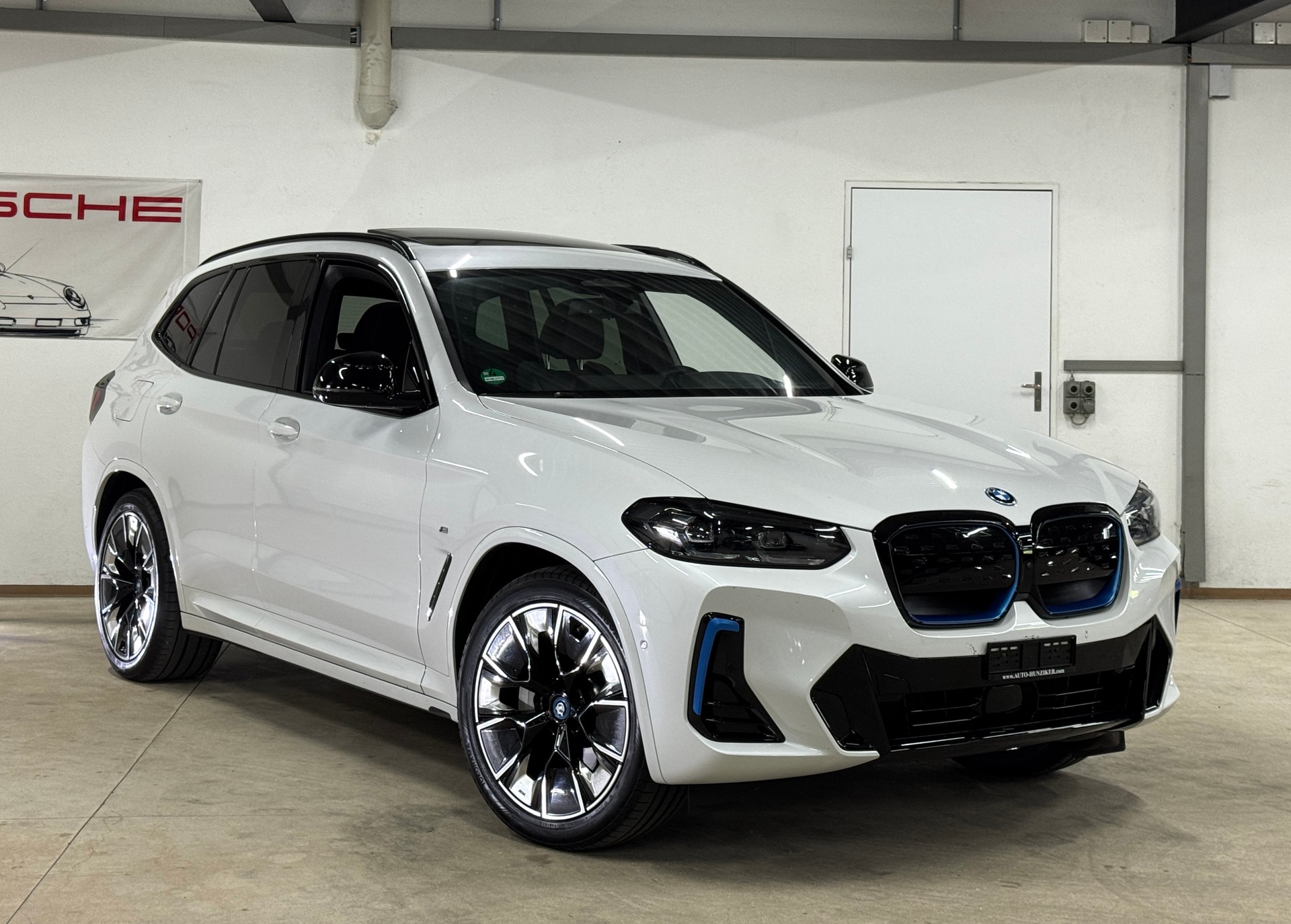 BMW iX3 Impressive M-Sport 286PS / Voll-Ausstattung-image-2