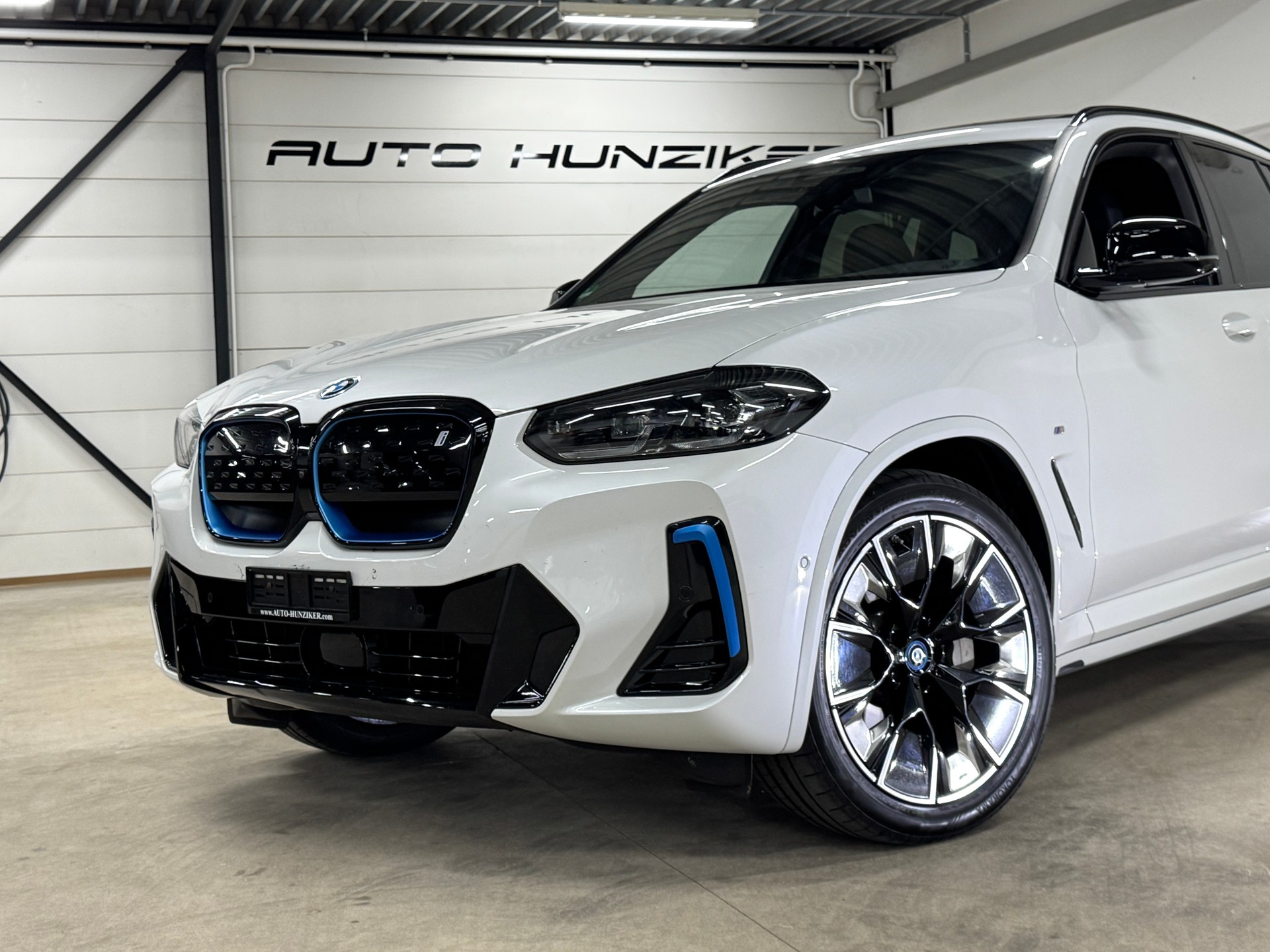 BMW iX3 Impressive M-Sport 286PS / Voll-Ausstattung-image-1