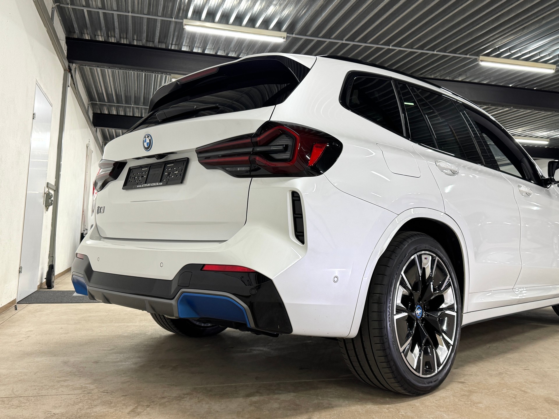 BMW iX3 Impressive M-Sport 286PS / Voll-Ausstattung-image-5