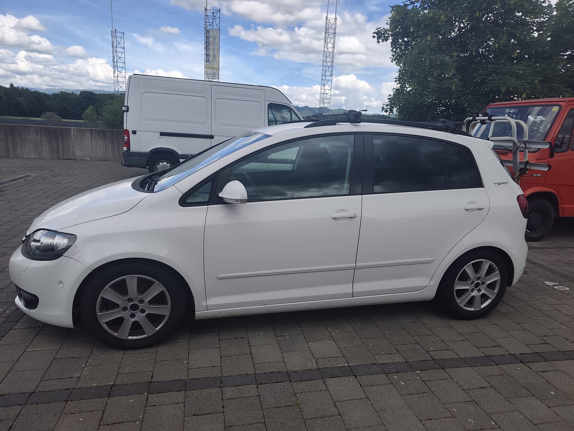 VW Golf Plus 2.0 TDI Highline-image-1
