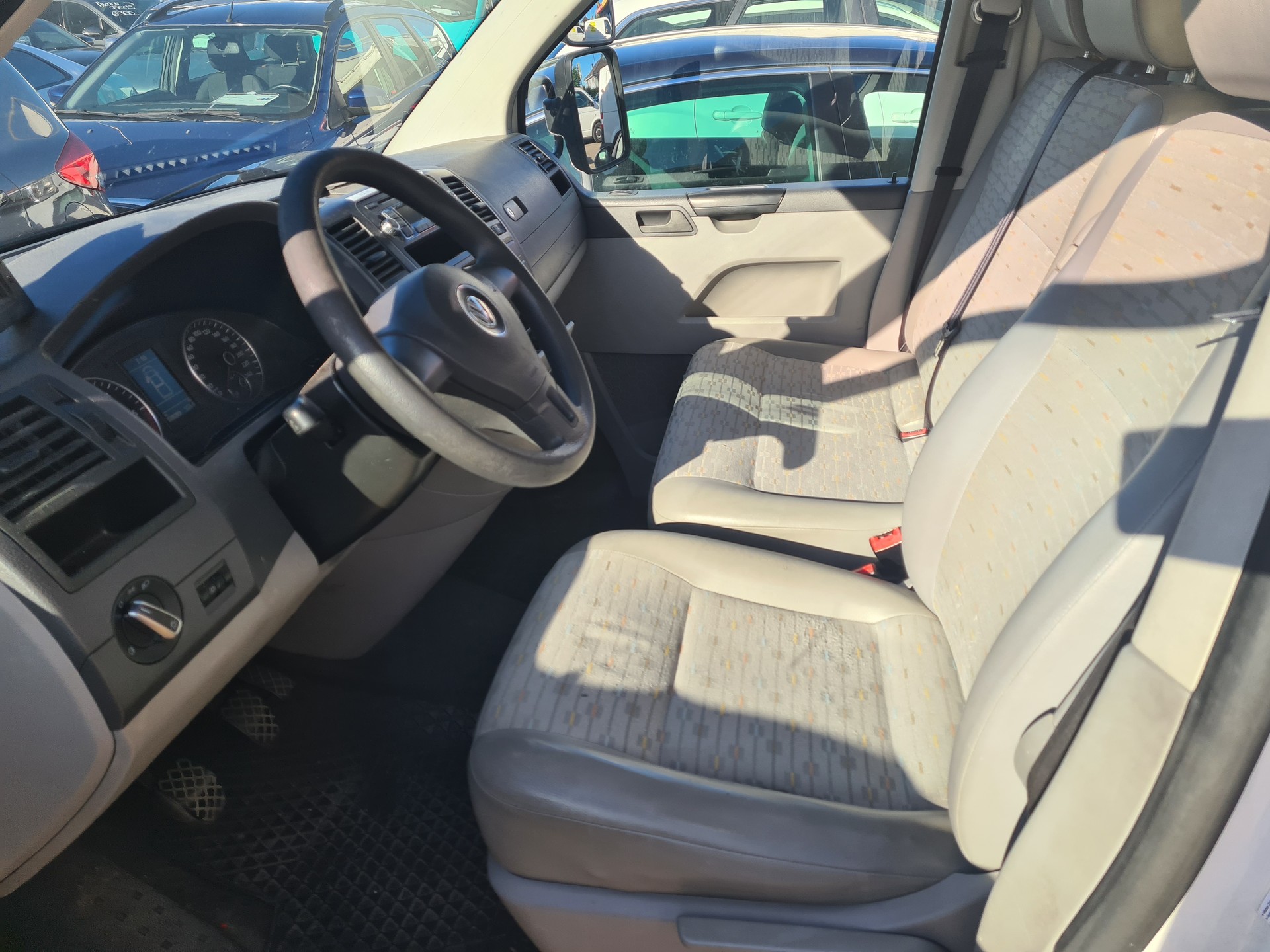 VW T5 2.0 TDI-image-1