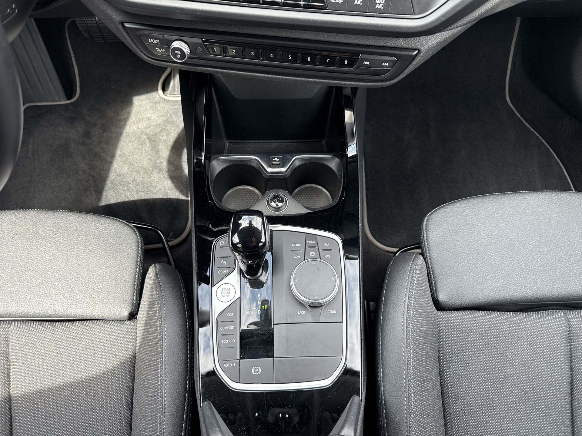 BMW 118i Sport Line Steptronic-image-12