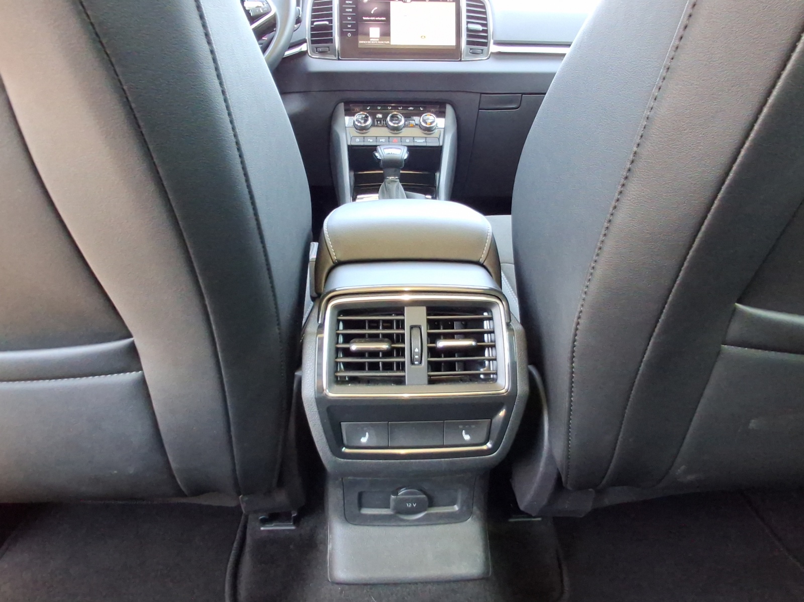 SKODA Karoq 2.0 TDI CR Style 4x4 DSG-image-15