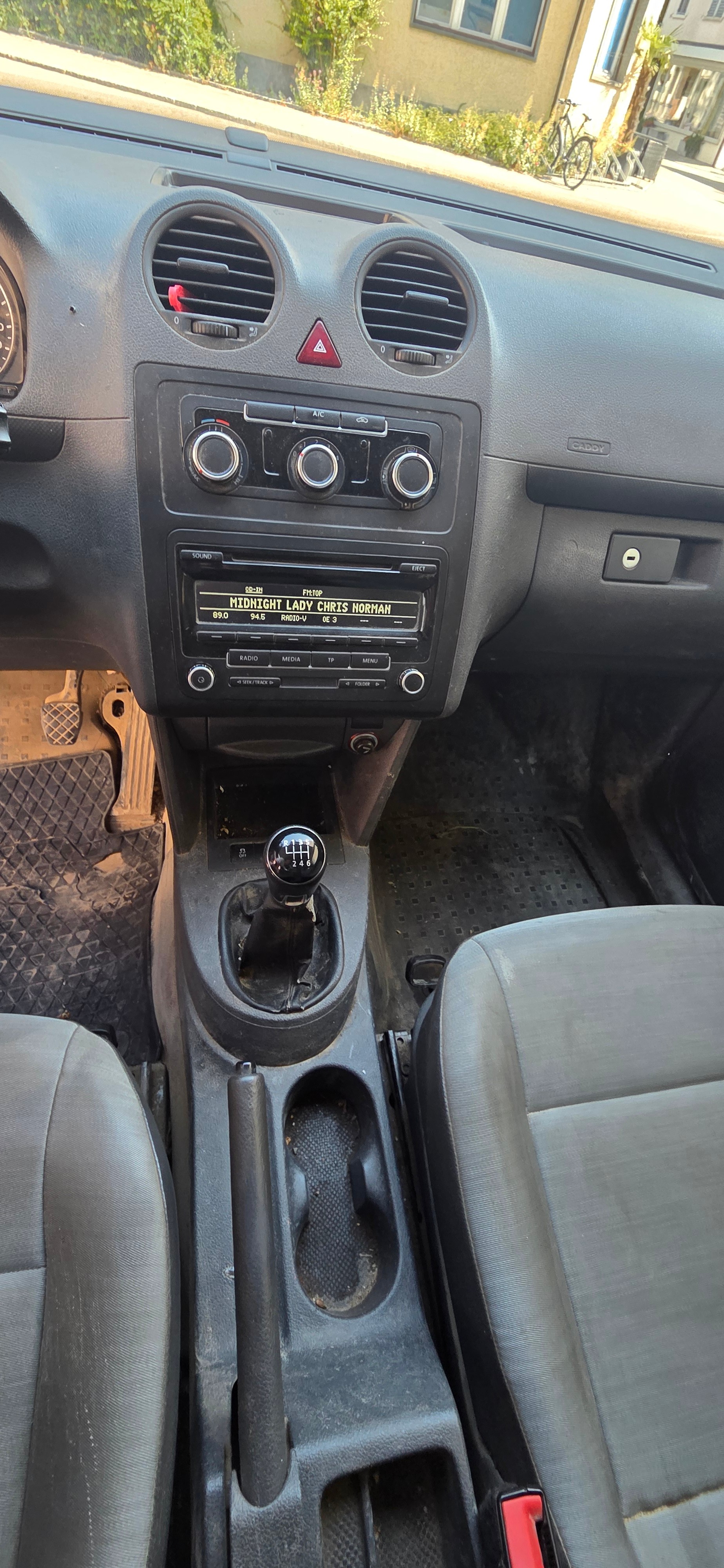 VW Caddy Maxi 2.0 TDI 4Motion-image-7