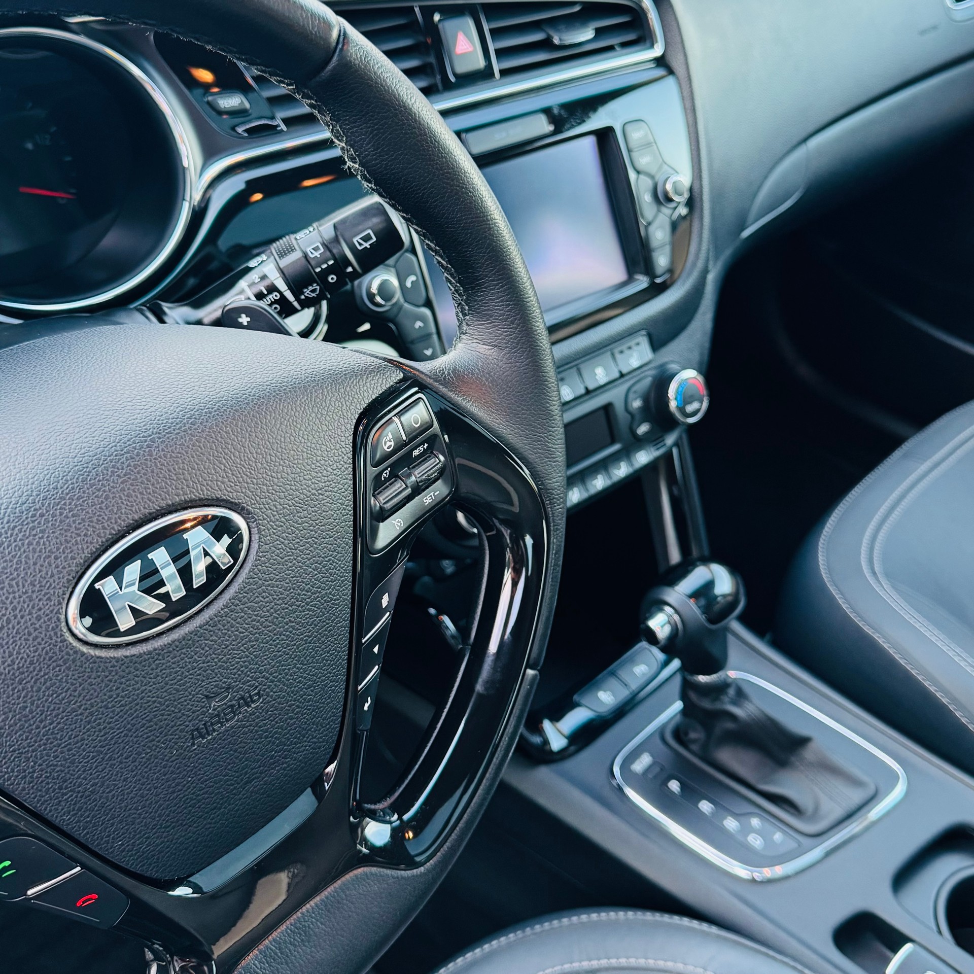 KIA Cee'd Sportswagon 1.6 CRDi Style DCT-image-11
