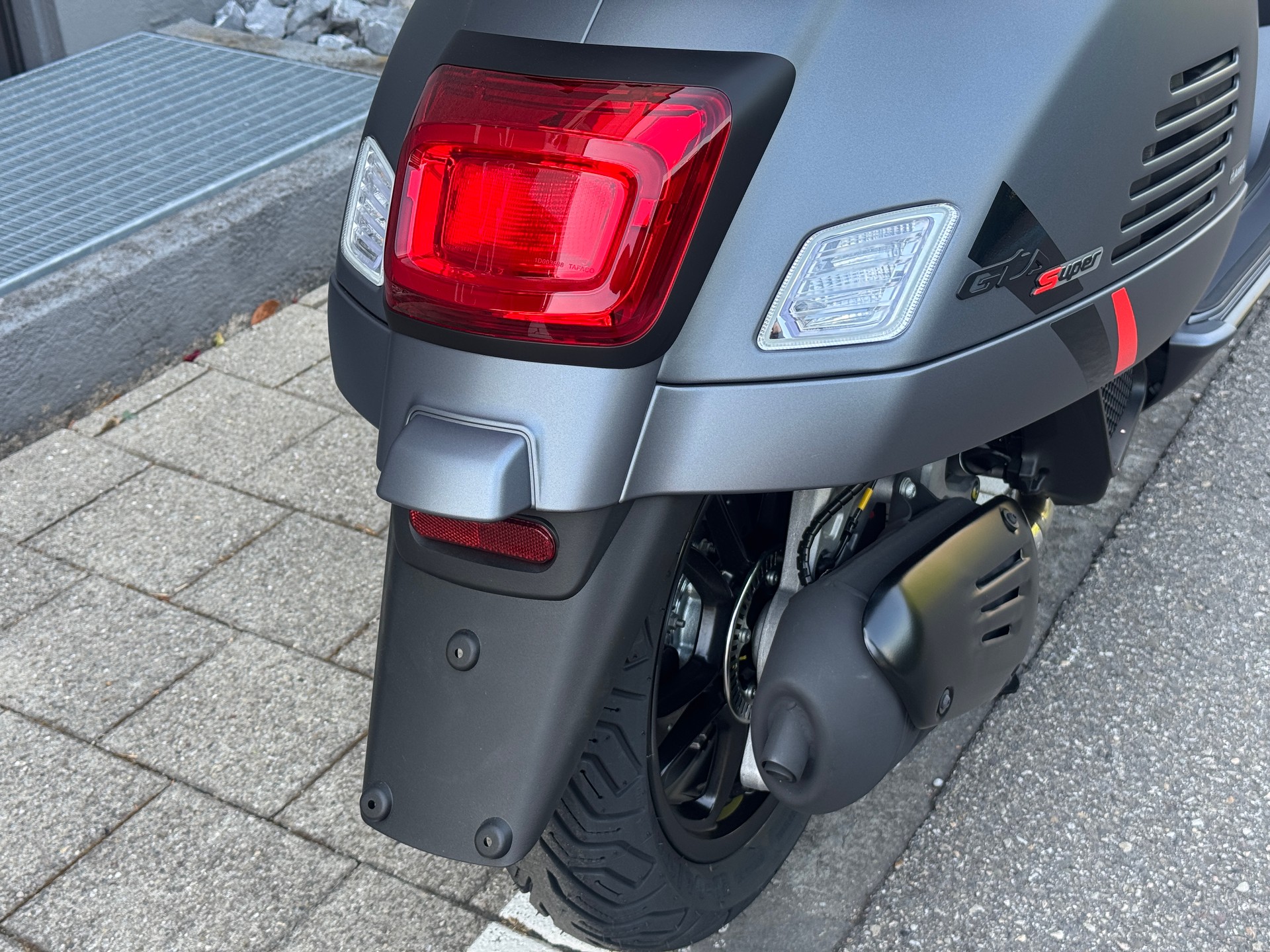 PIAGGIO Vespa GTS 125 Super Sport RST Euro 5+-image-15
