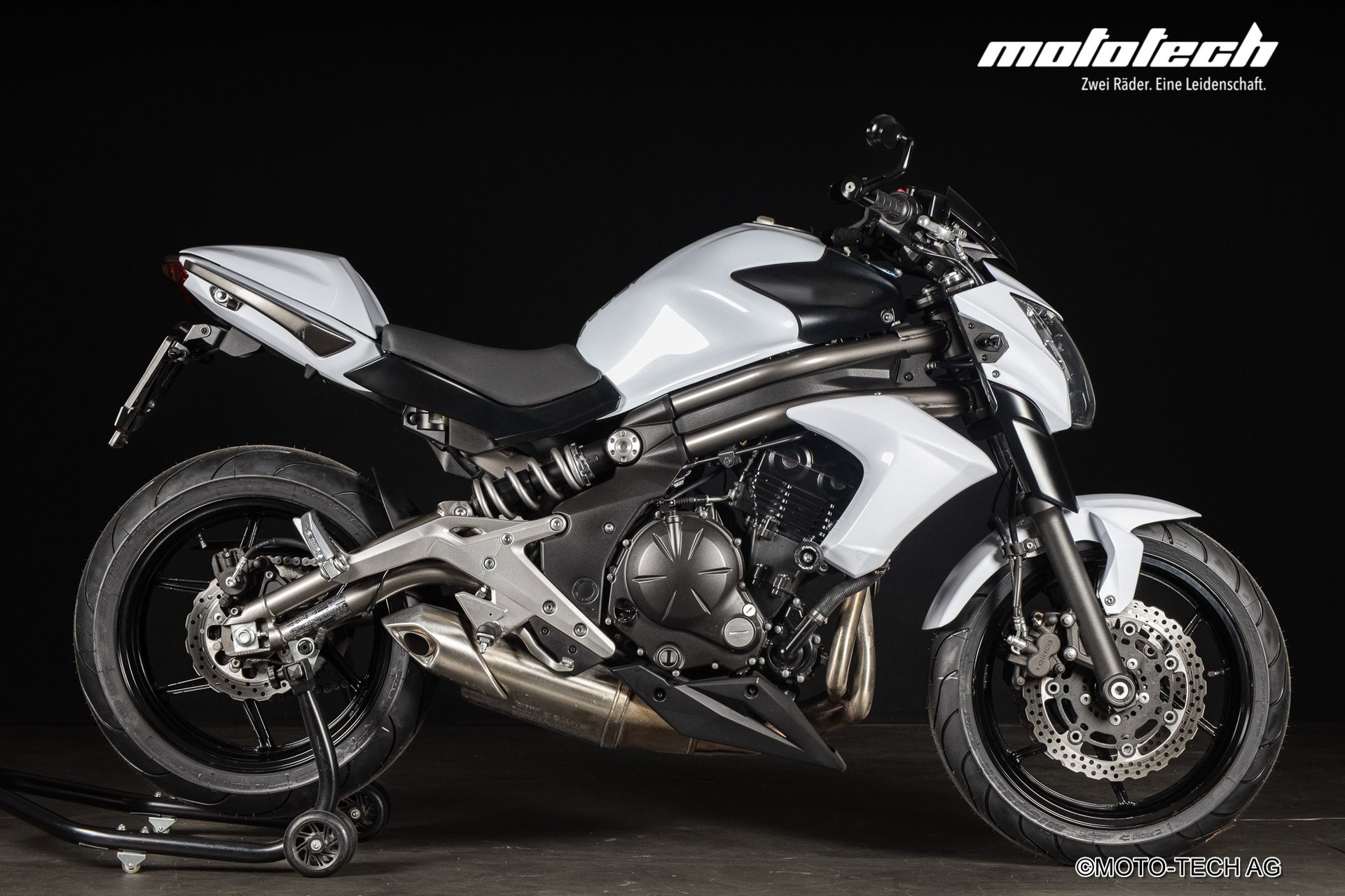 KAWASAKI ER-6 n ABS (35kW)-showroom-element-1
