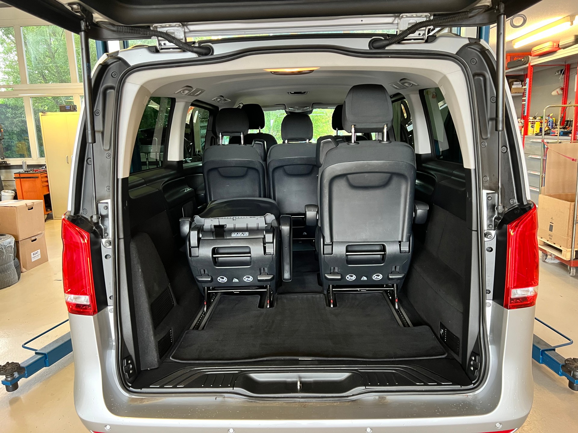 MERCEDES-BENZ V 250 d BlueTec Sw. Ed.lang 4m-image-5