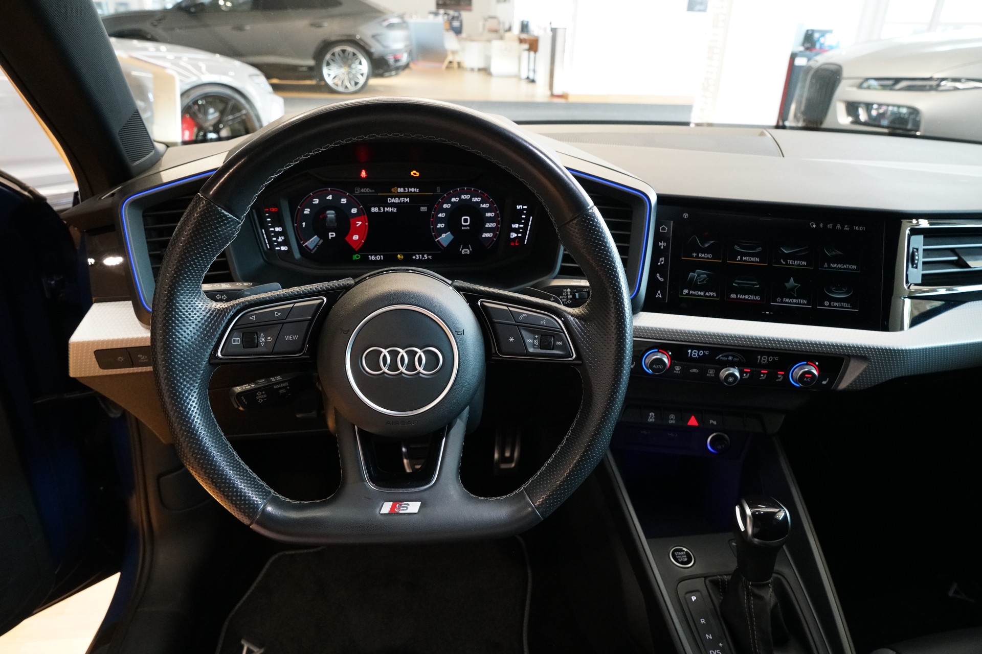 AUDI A1 Sportback 35 TFSI S Line S-tronic-image-13