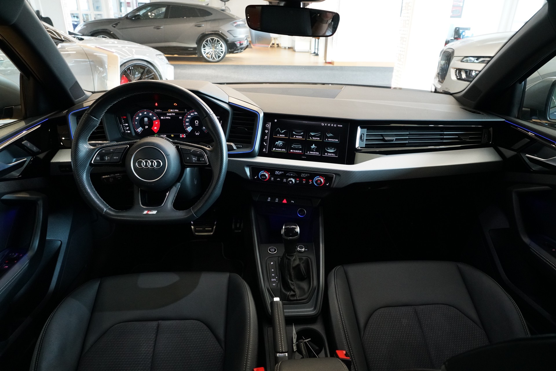 AUDI A1 Sportback 35 TFSI S Line S-tronic-image-11