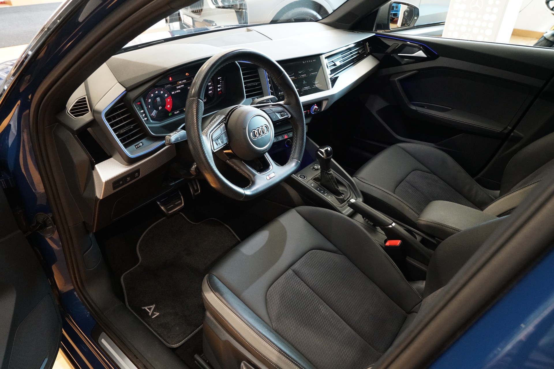 AUDI A1 Sportback 35 TFSI S Line S-tronic-image-10