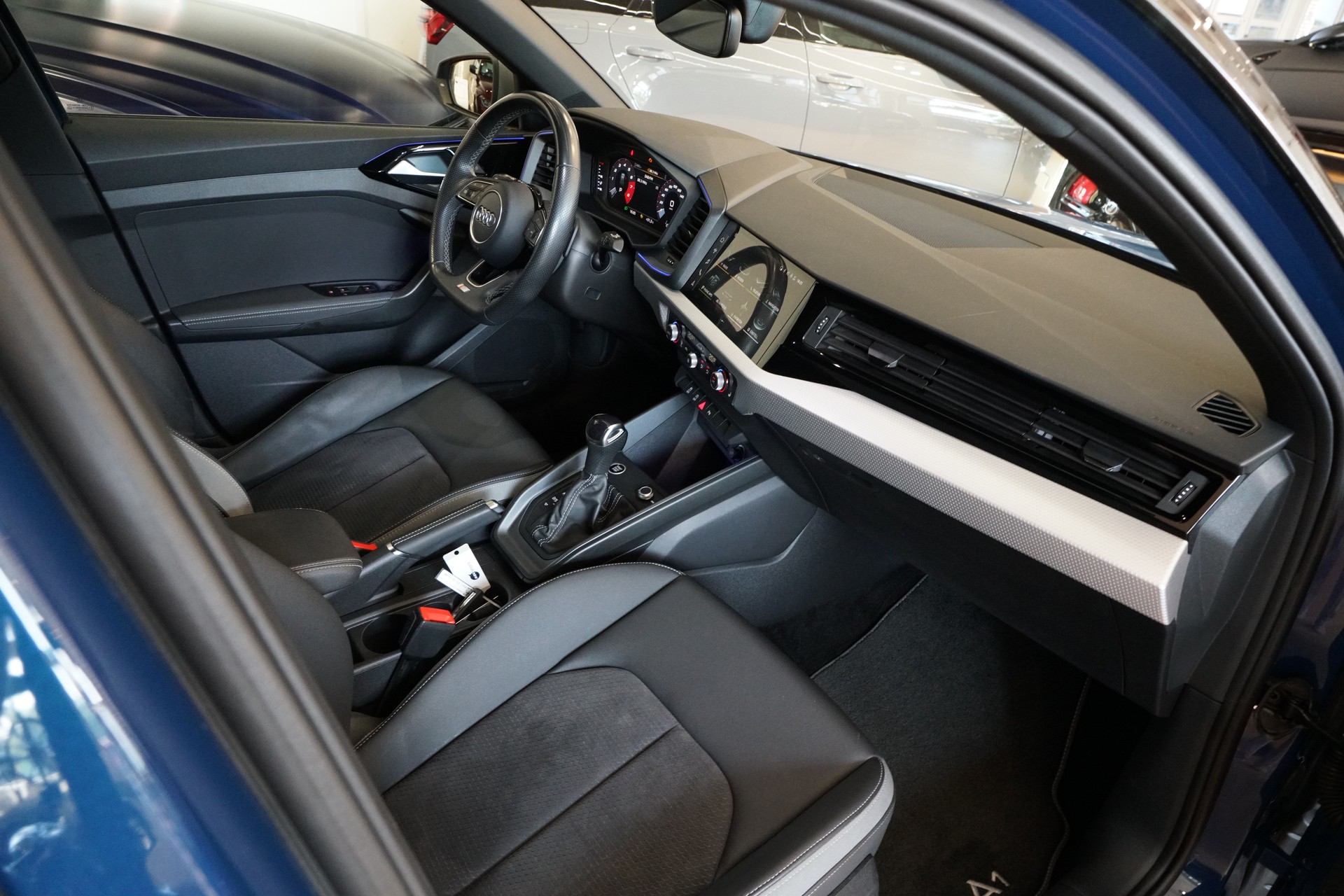 AUDI A1 Sportback 35 TFSI S Line S-tronic-image-12
