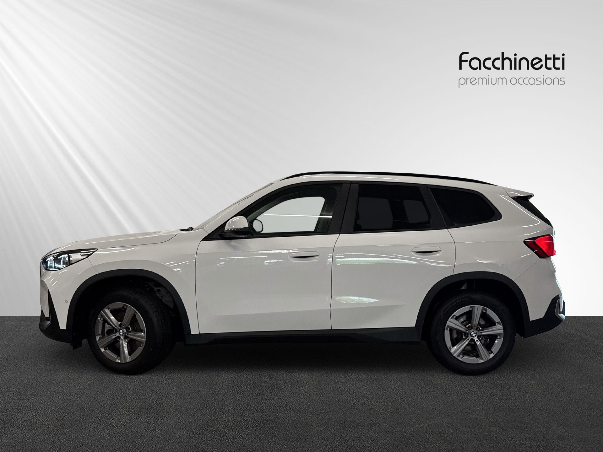 BMW X1 xDrive 23i 48V-showroom-element-1