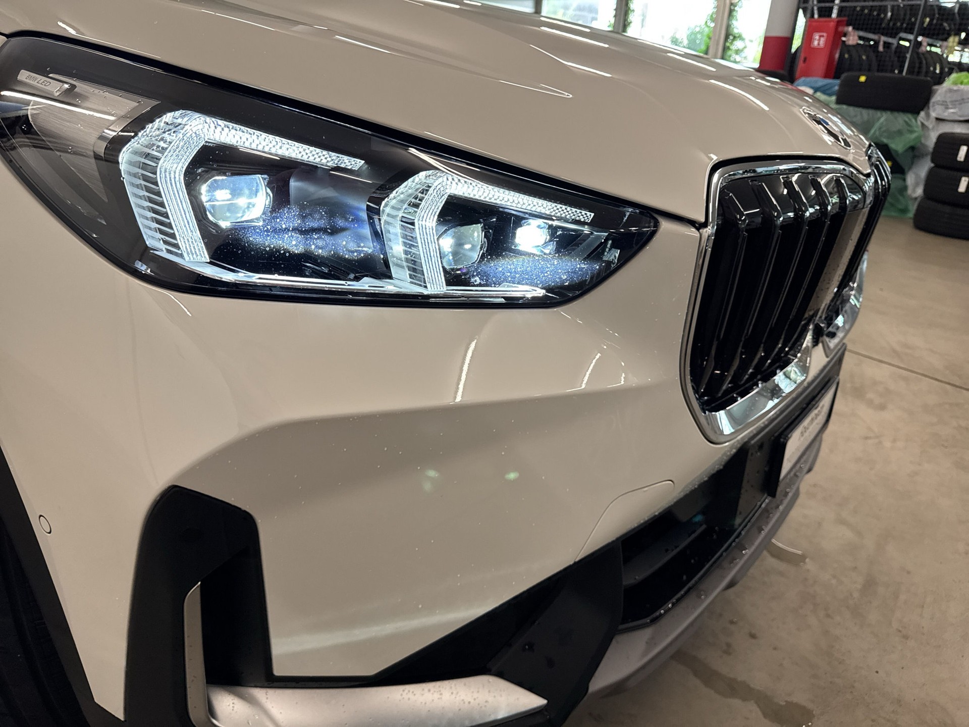 BMW X1 xDrive 23i 48V-image-16