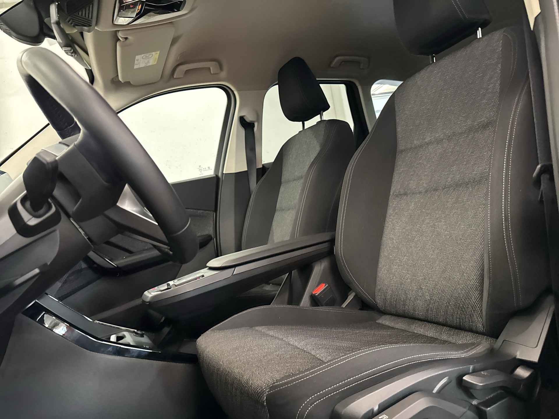BMW X1 xDrive 23i 48V-image-9