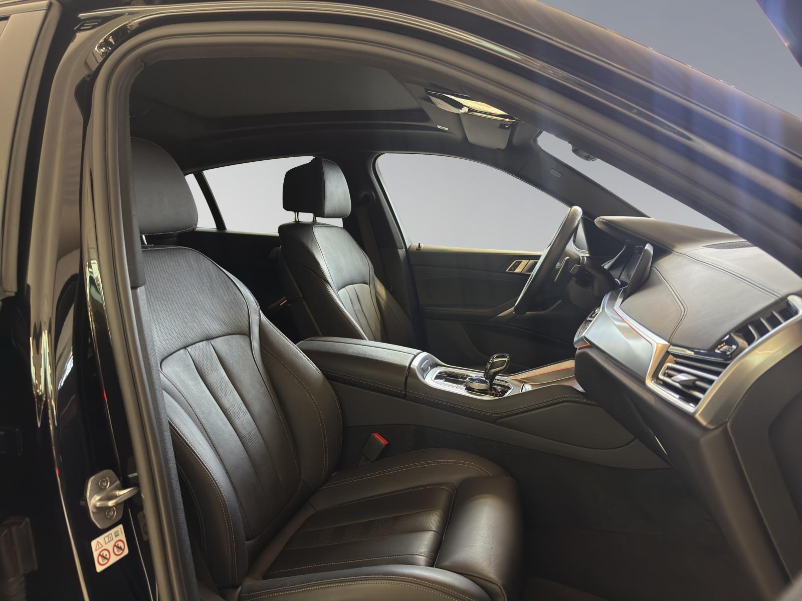 BMW X6 M50i-image-19