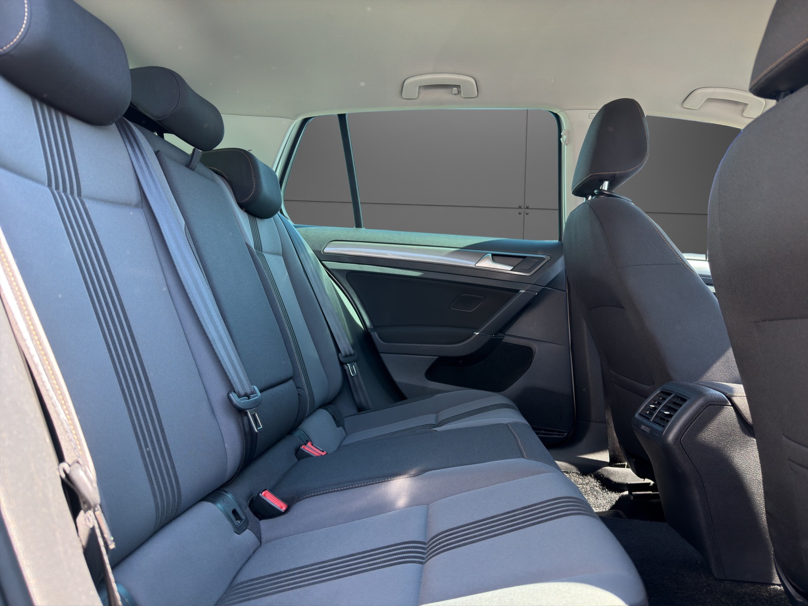 VW Golf 2.0 TDI Allstar DSG – Sparsam, 150 PS & Voller Fahrkomfort!-image-8
