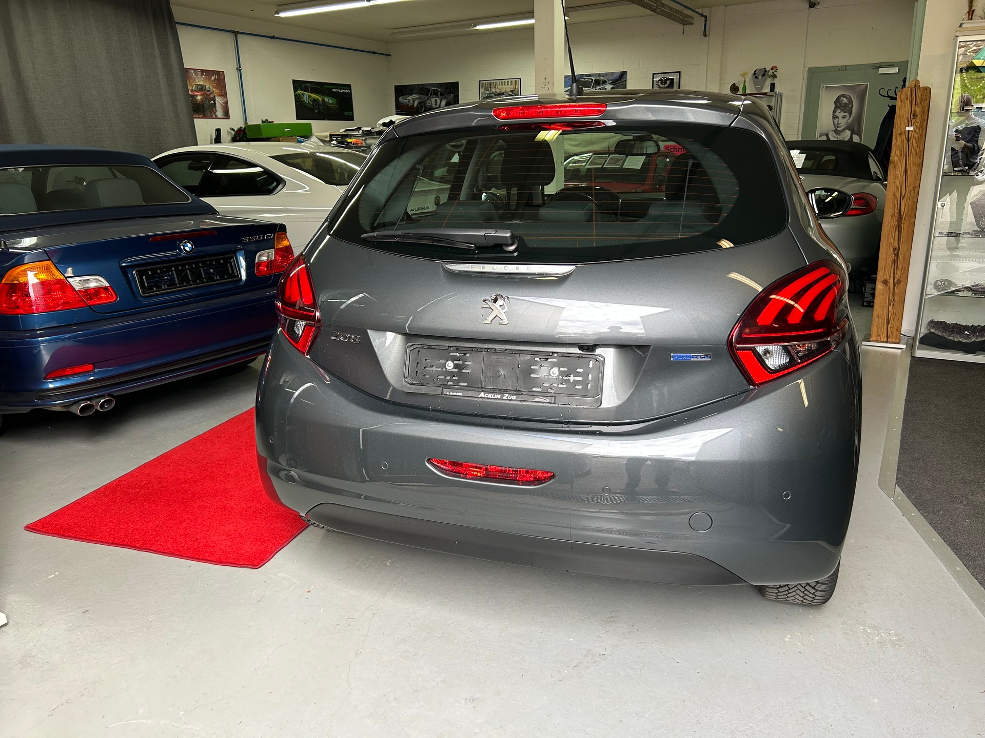 PEUGEOT 208 1.2 PureTech Allure EAT6-image-4