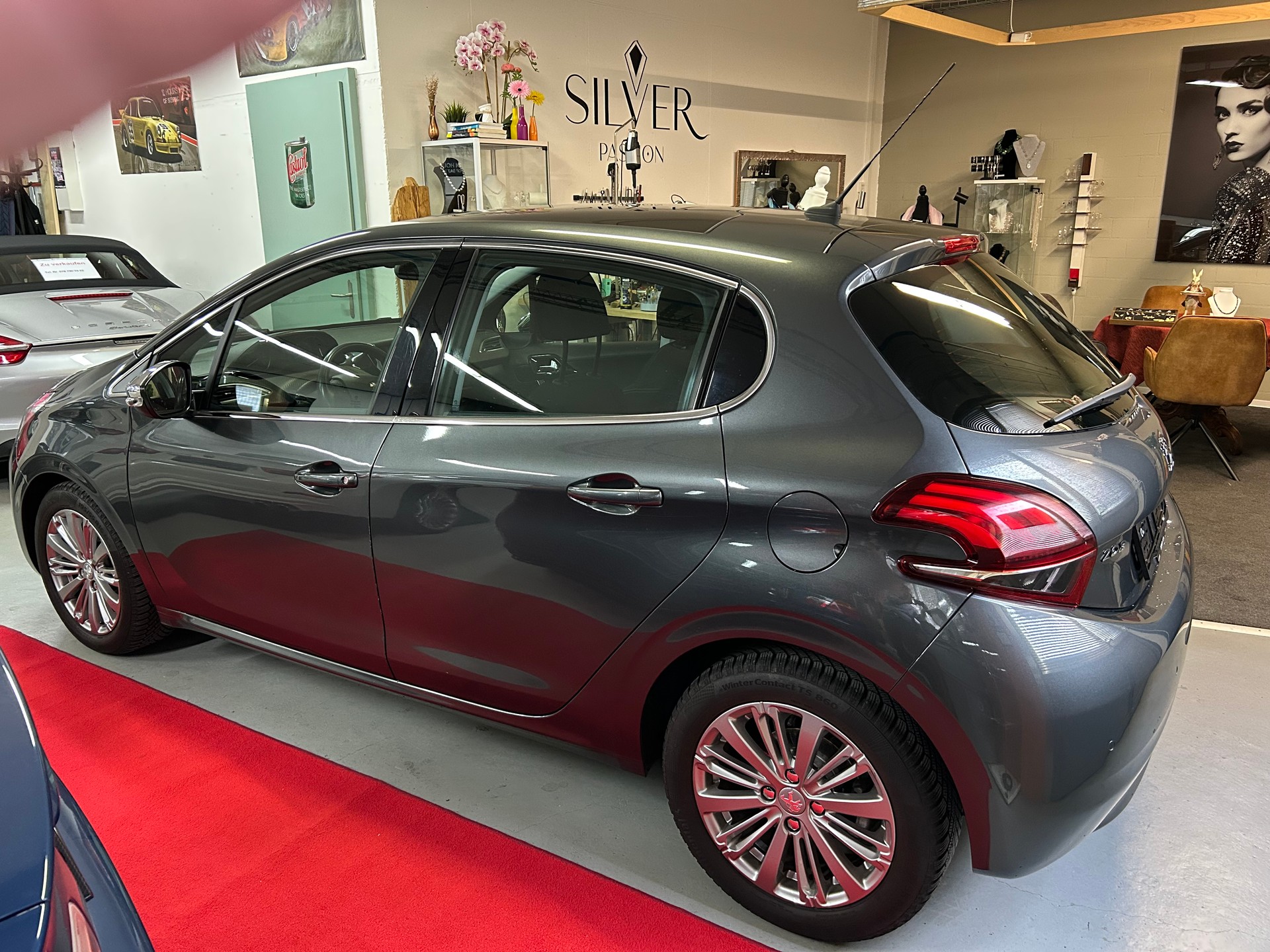 PEUGEOT 208 1.2 PureTech Allure EAT6-showroom-element-1