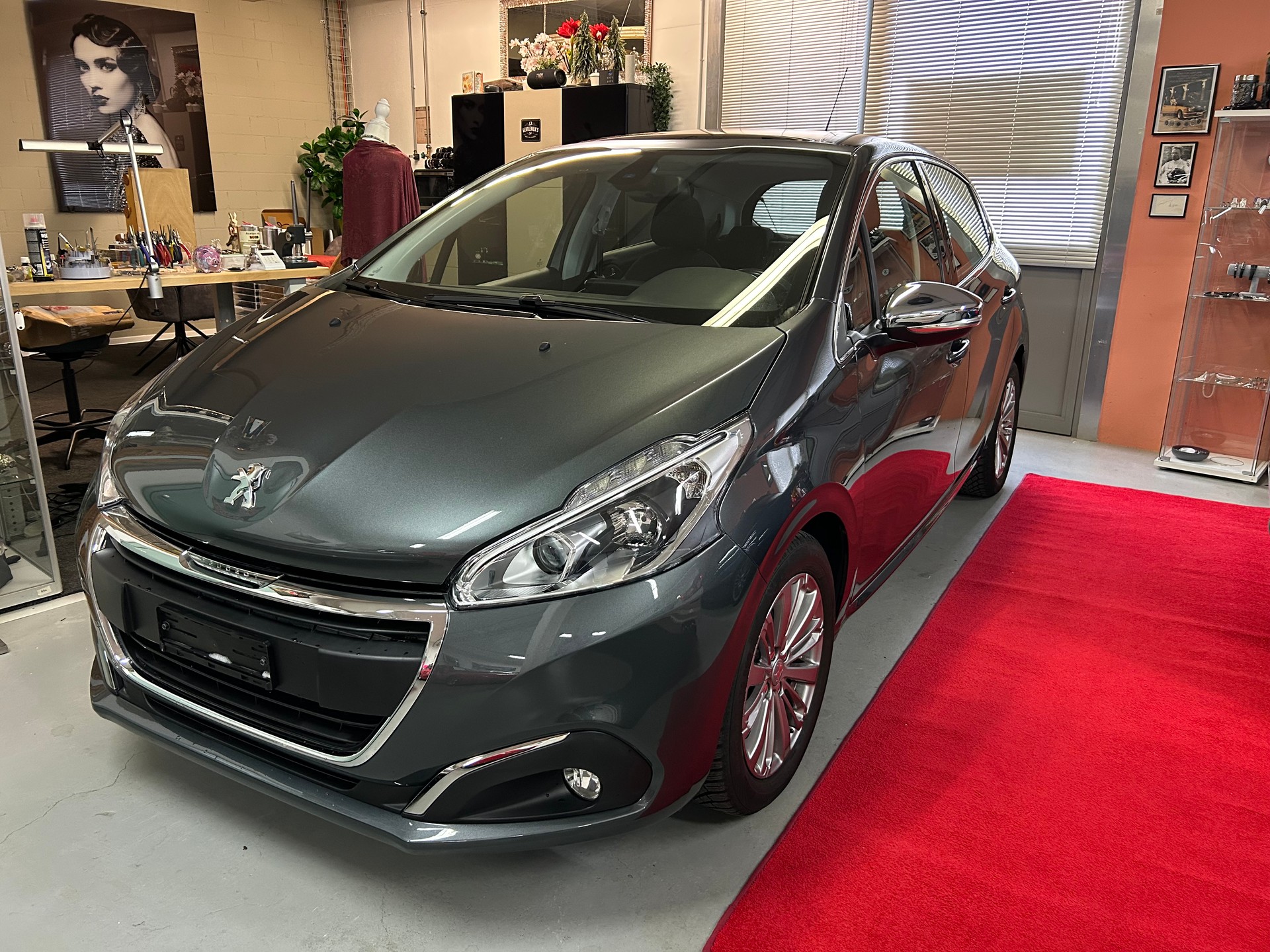 PEUGEOT 208 1.2 PureTech Allure EAT6-image-17