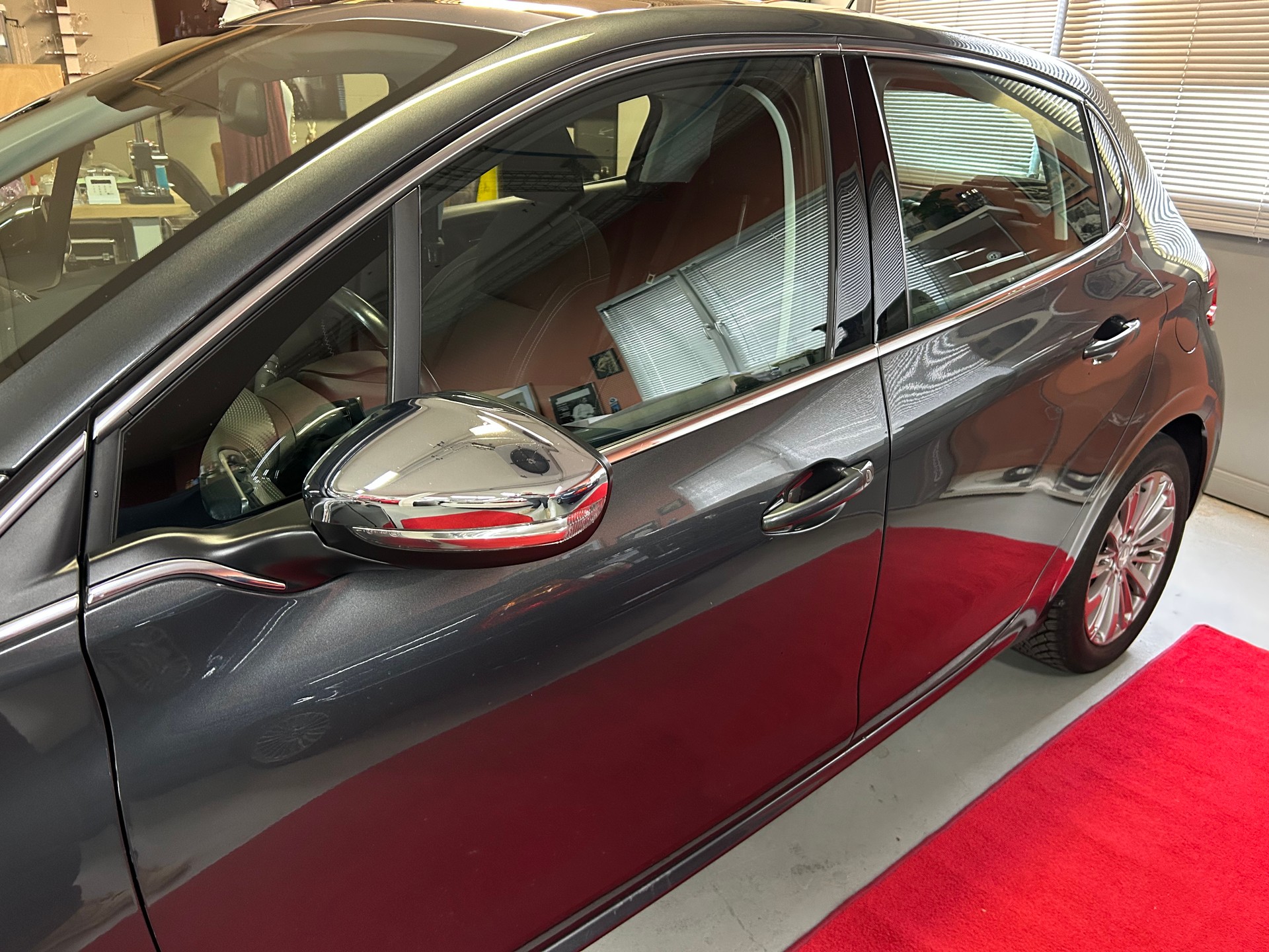 PEUGEOT 208 1.2 PureTech Allure EAT6-image-9