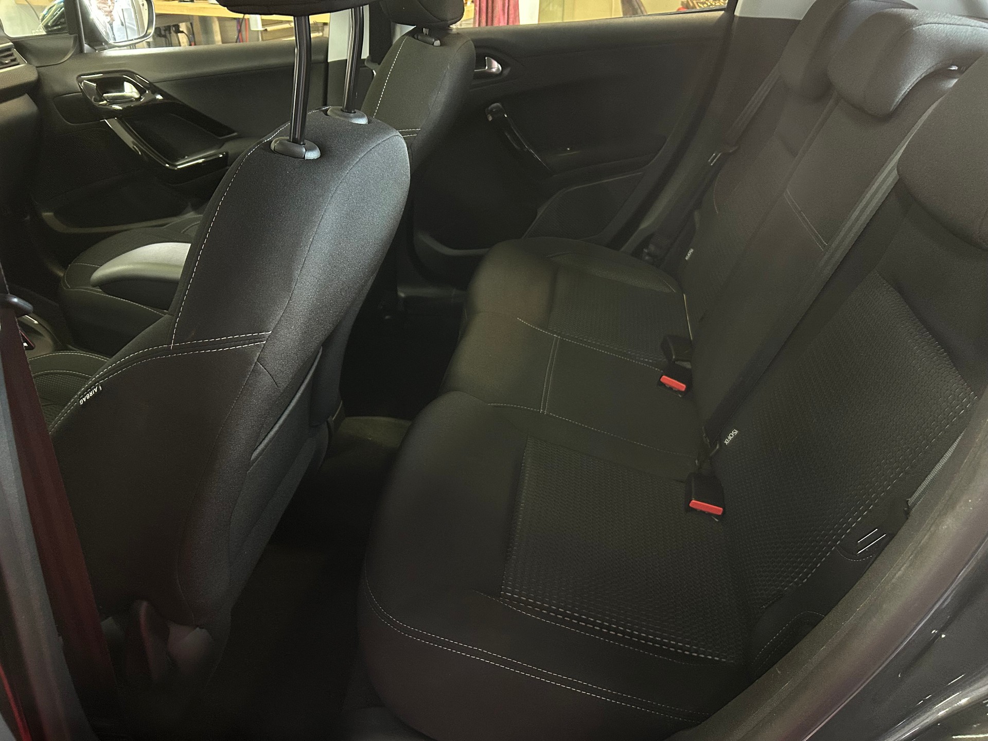PEUGEOT 208 1.2 PureTech Allure EAT6-image-7