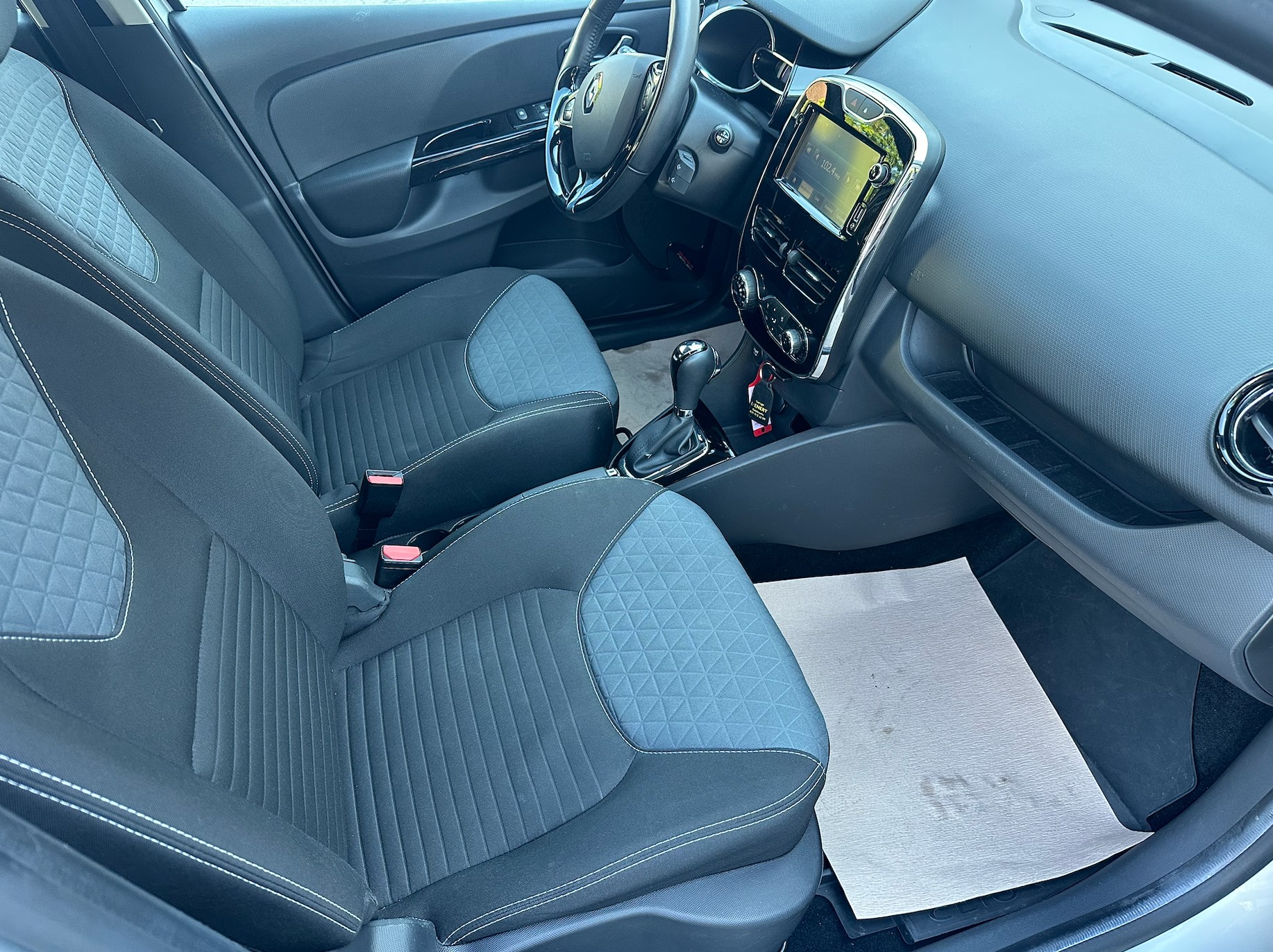 RENAULT Clio Grandtour 1.2 16V T Swiss Edition EDC-image-12