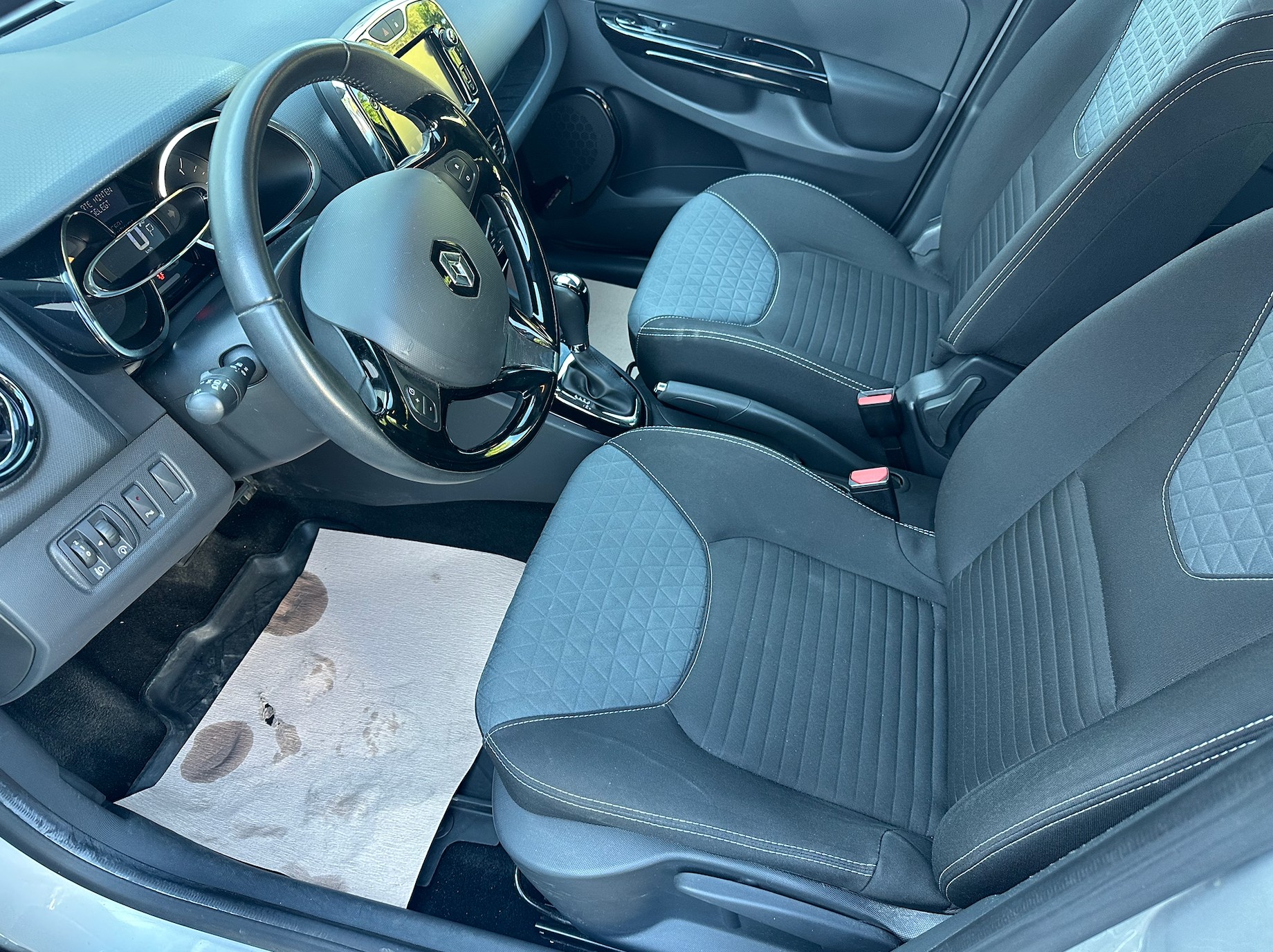 RENAULT Clio Grandtour 1.2 16V T Swiss Edition EDC-image-11