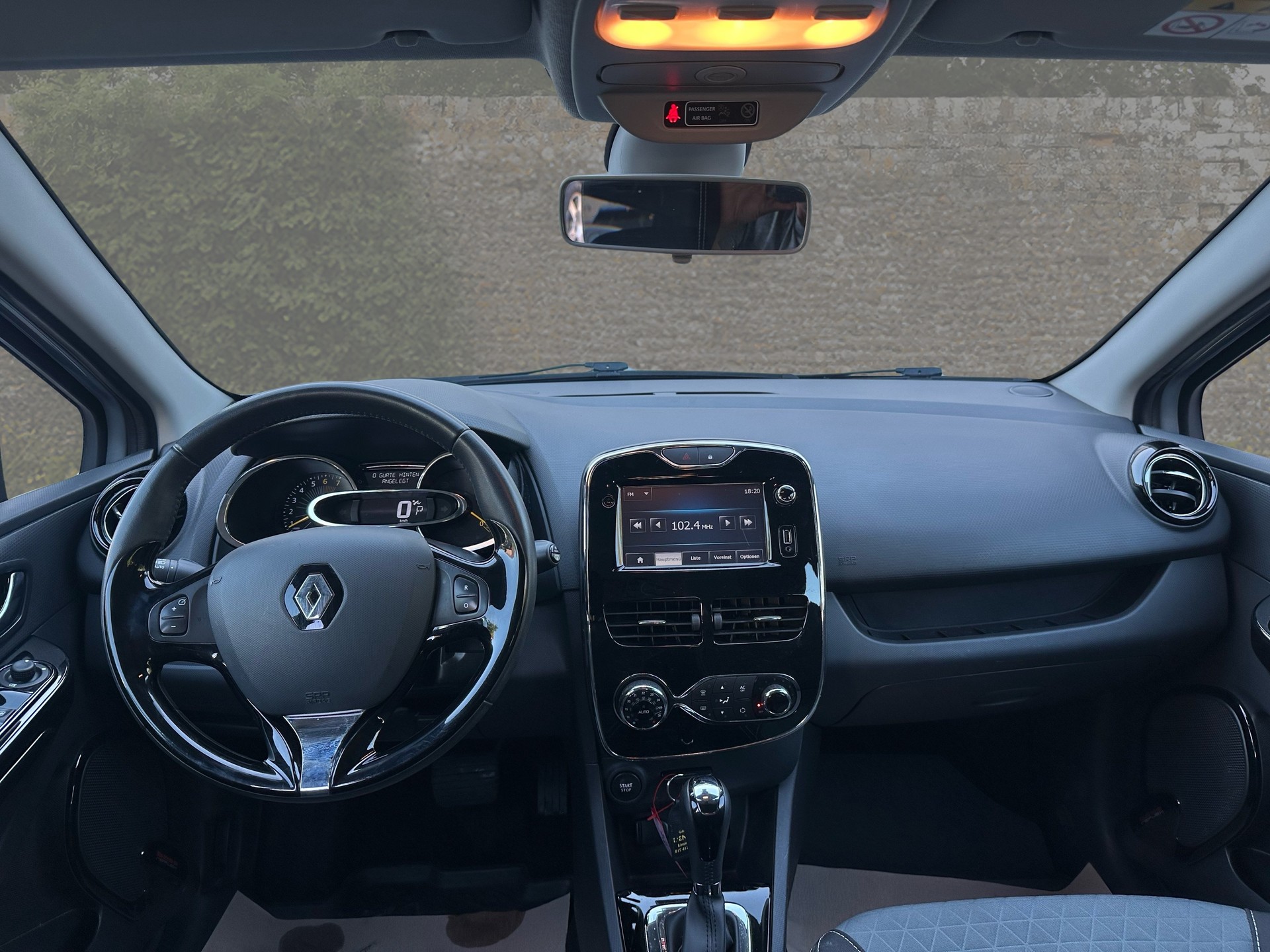 RENAULT Clio Grandtour 1.2 16V T Swiss Edition EDC-image-9