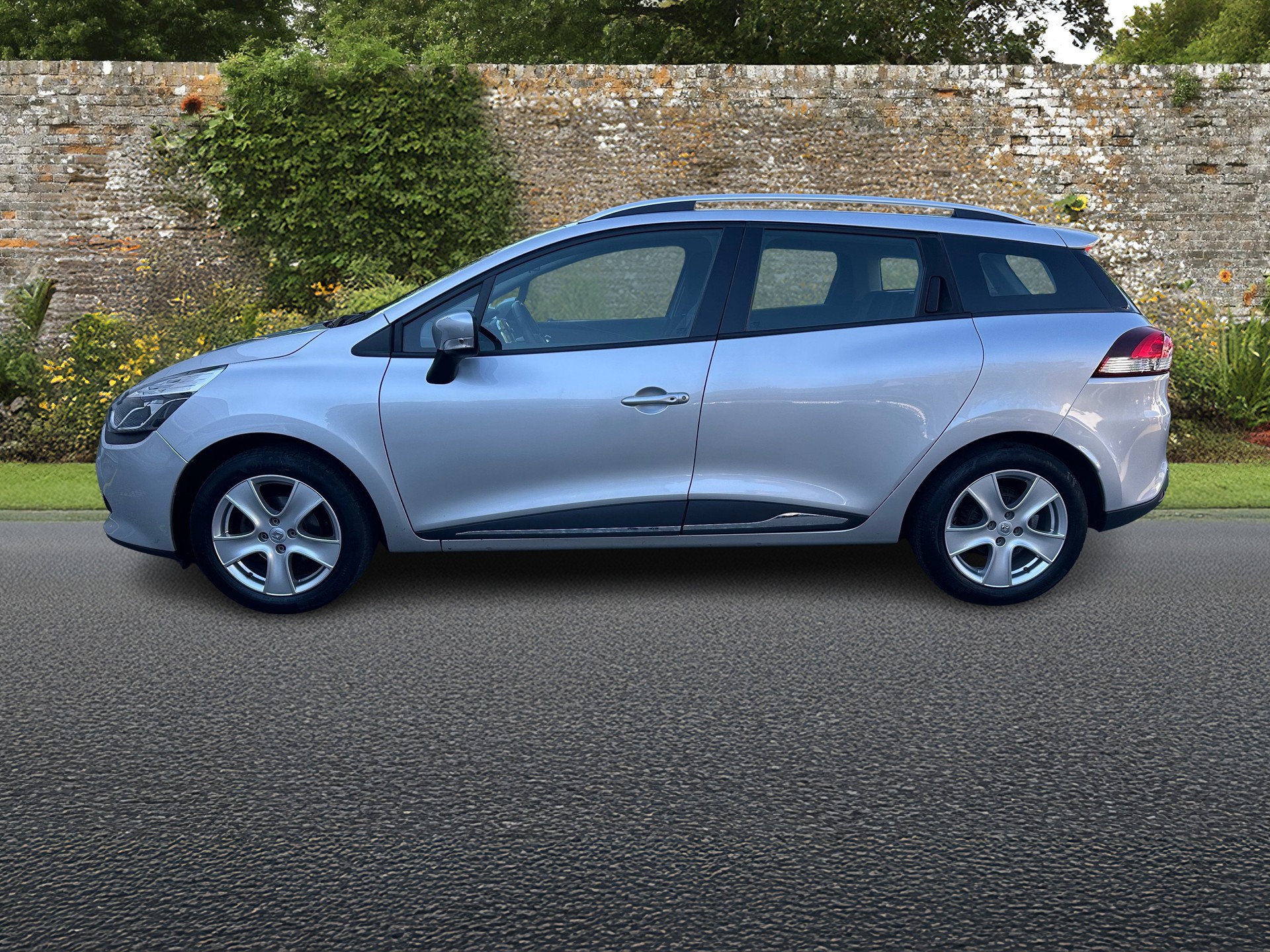RENAULT Clio Grandtour 1.2 16V T Swiss Edition EDC-image-1