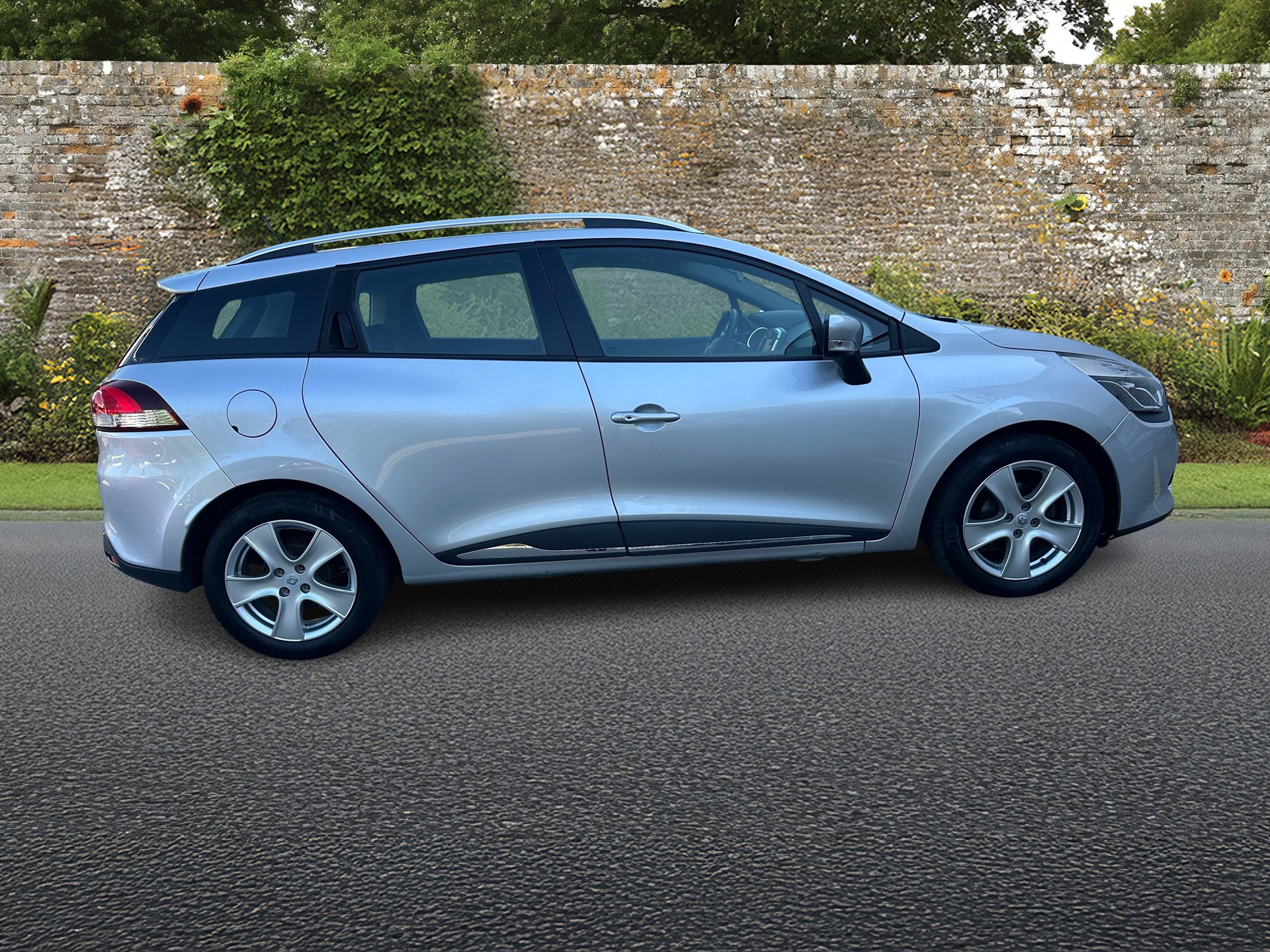 RENAULT Clio Grandtour 1.2 16V T Swiss Edition EDC-image-5