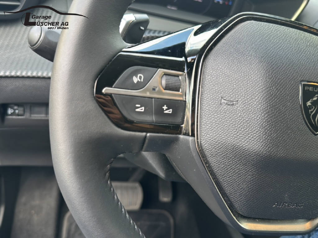 PEUGEOT 208 1.2 PureTech 100 Allure-image-16