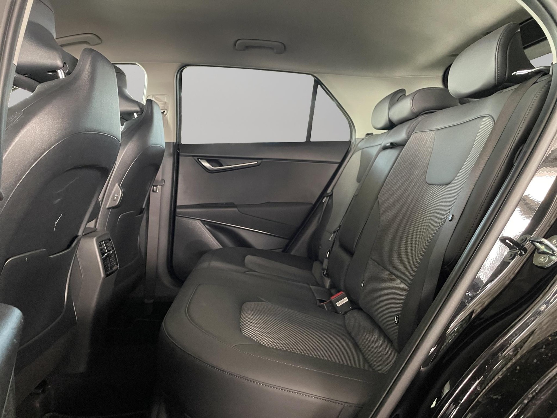KIA Niro 1.6 GDi Plug-in Hybrid Power Edition-image-8