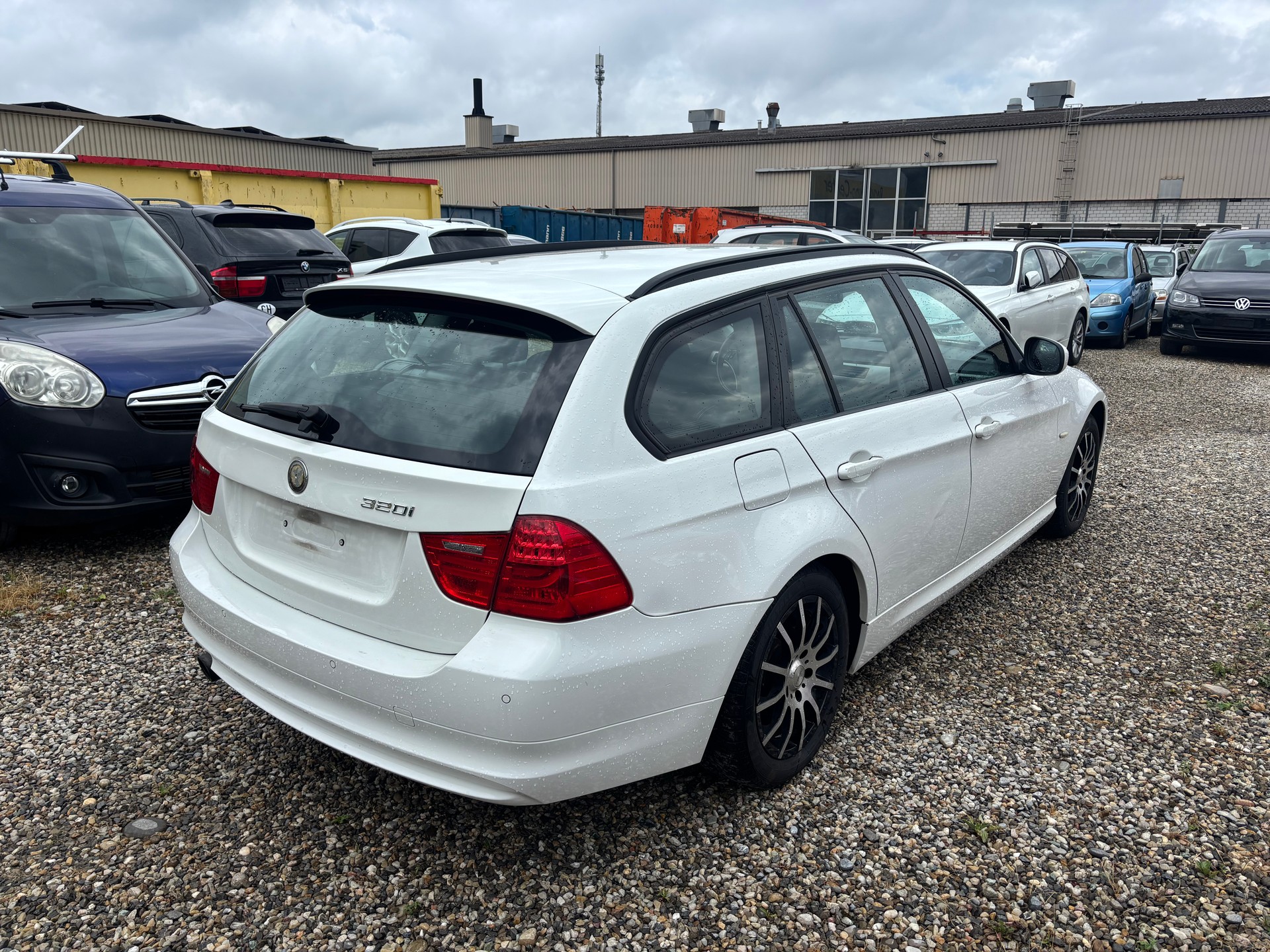 BMW 320i Touring-image-3