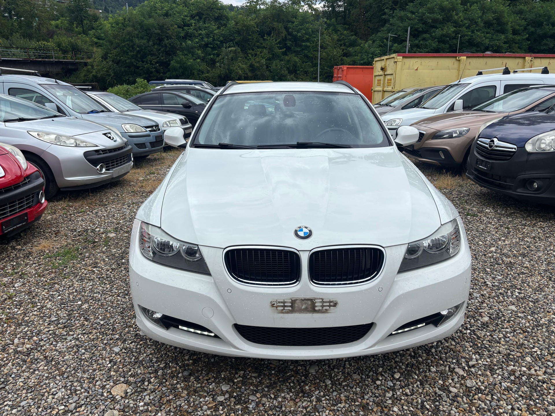 BMW 320i Touring-image-4