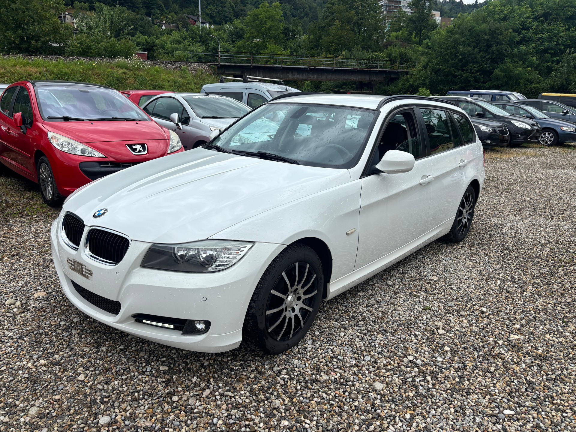 BMW 320i Touring-image-0