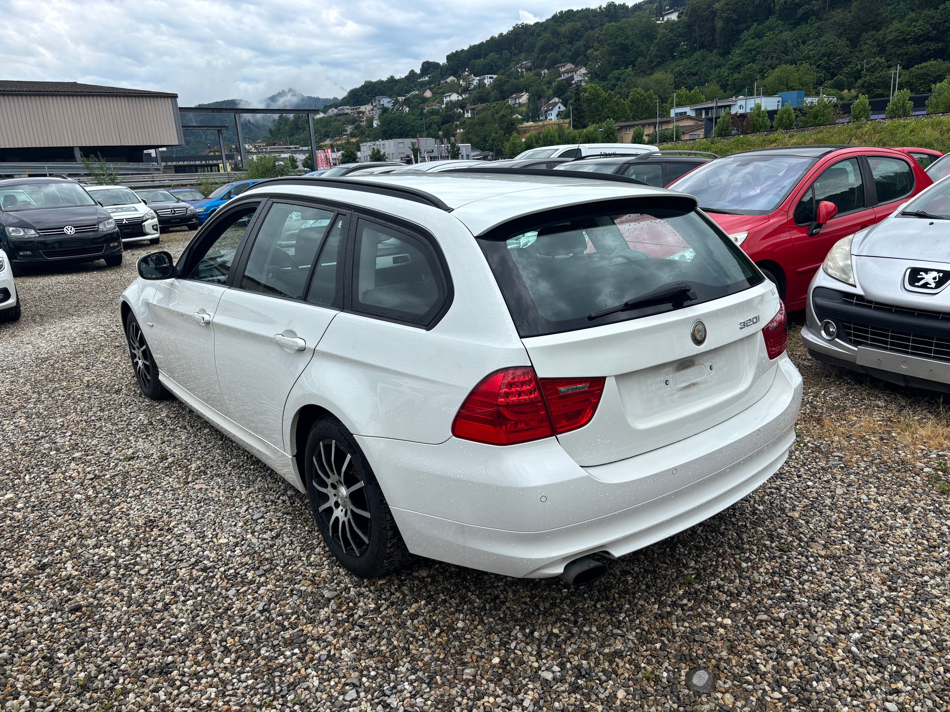 BMW 320i Touring-image-2