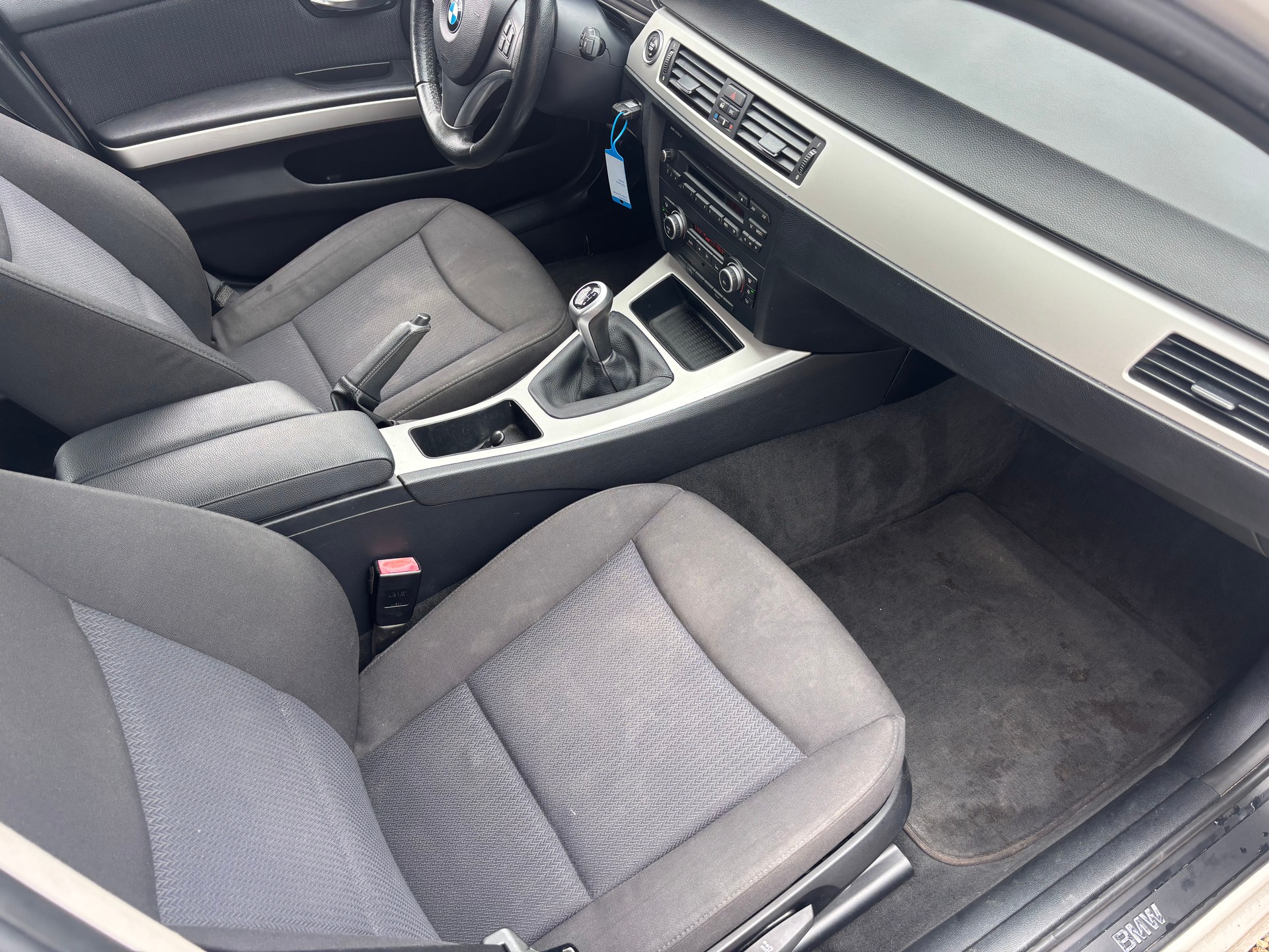 BMW 320i Touring-image-7