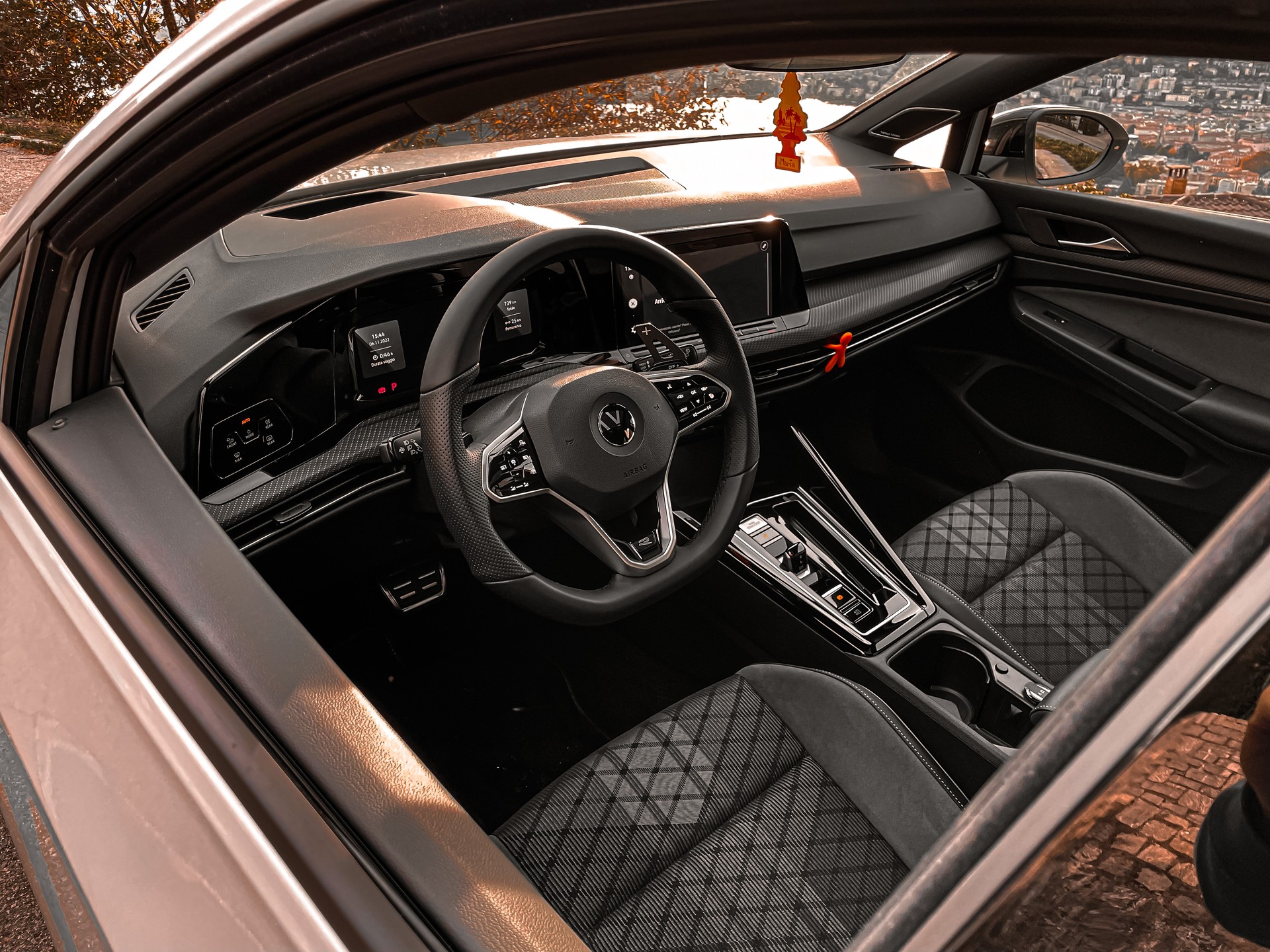 VW 1.5 eTSI R-Line DSG-image-3
