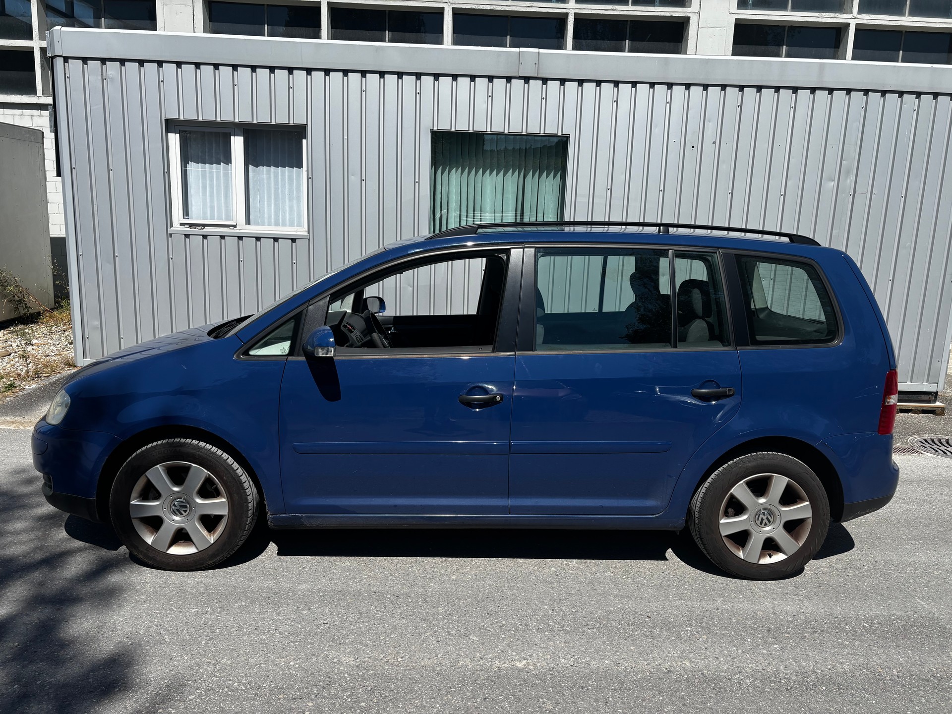 VW Touran 1.6 Trendline-image-2