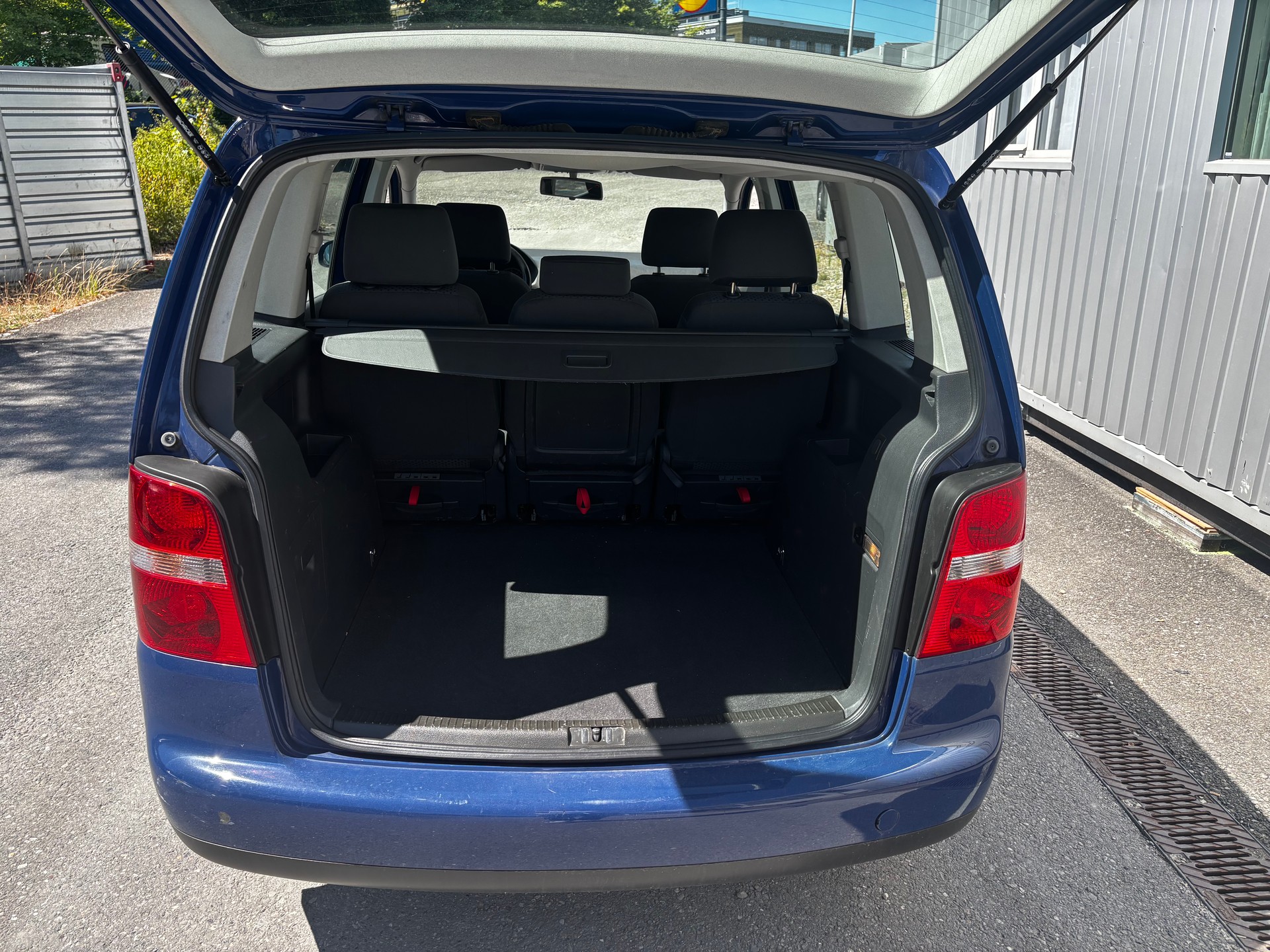 VW Touran 1.6 Trendline-image-13