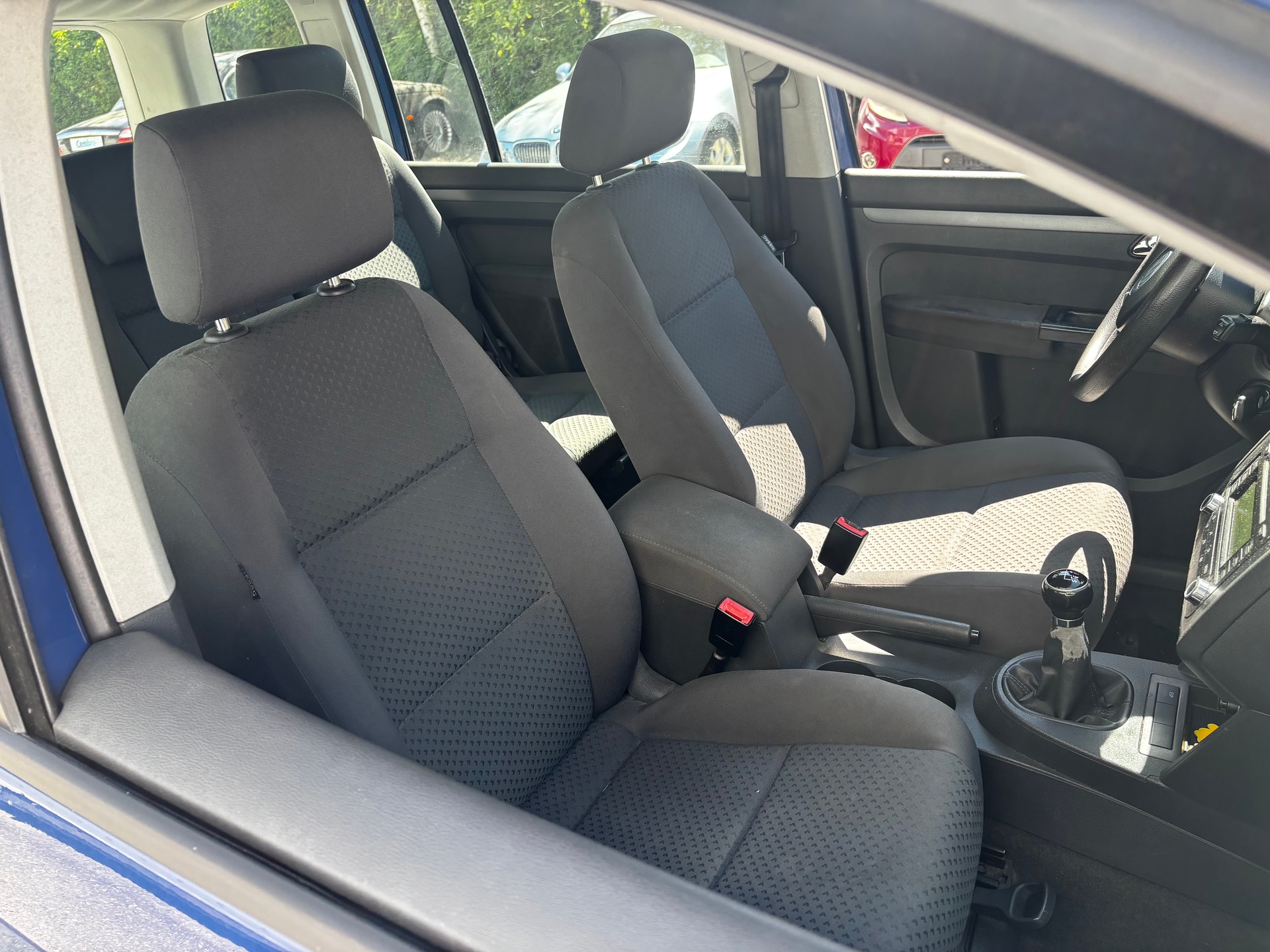 VW Touran 1.6 Trendline-image-11