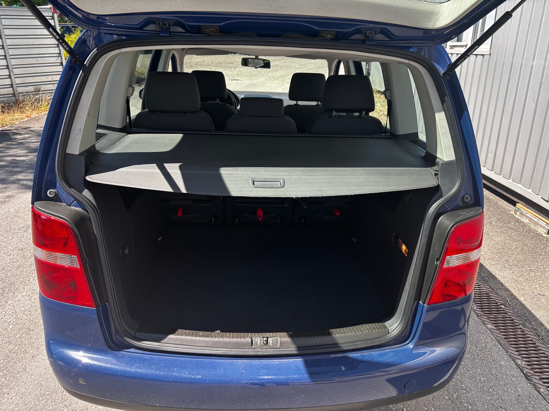 VW Touran 1.6 Trendline-image-14