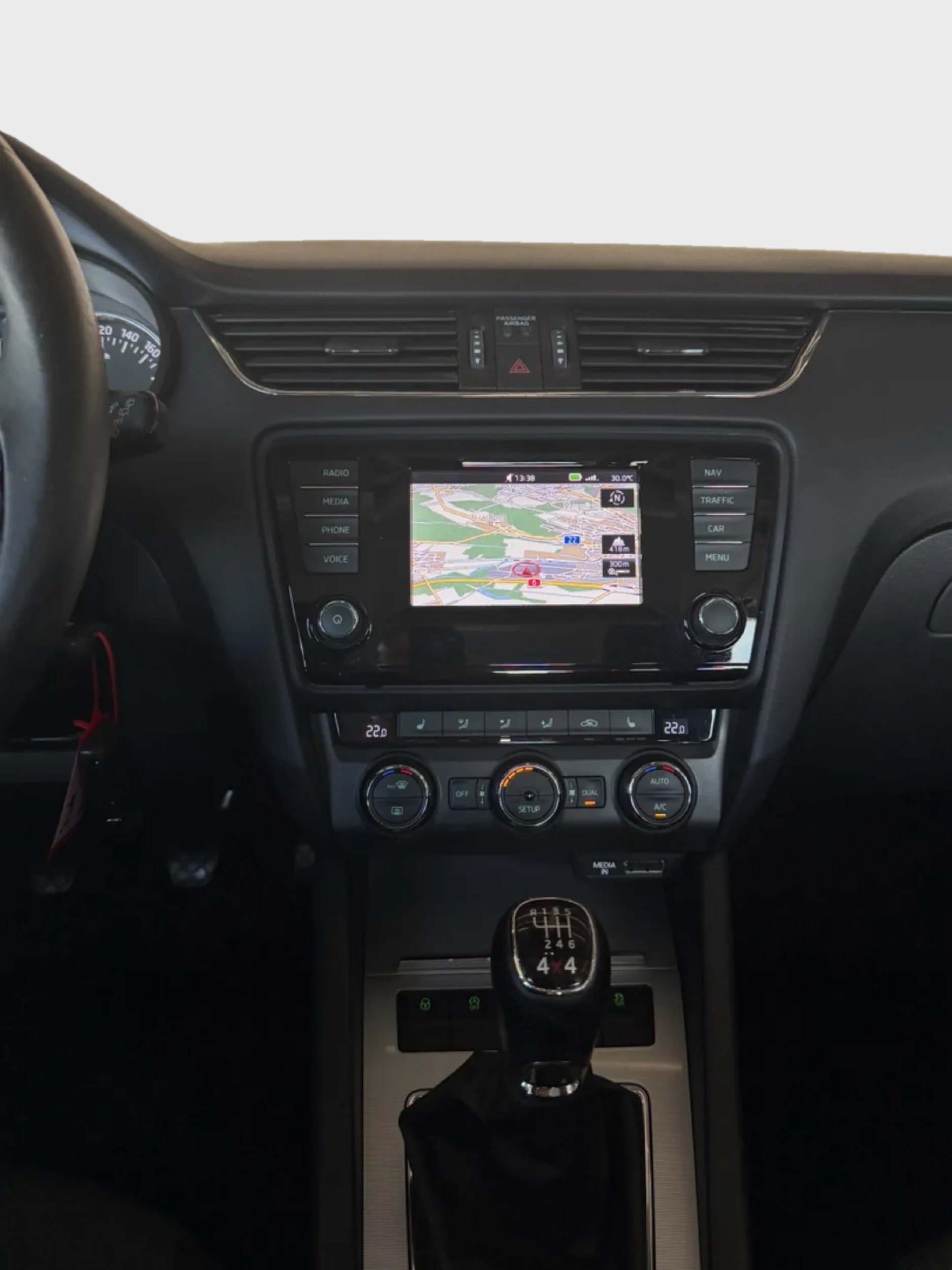 SKODA Octavia Combi 2.0 TDI Elegance 4x4-image-9
