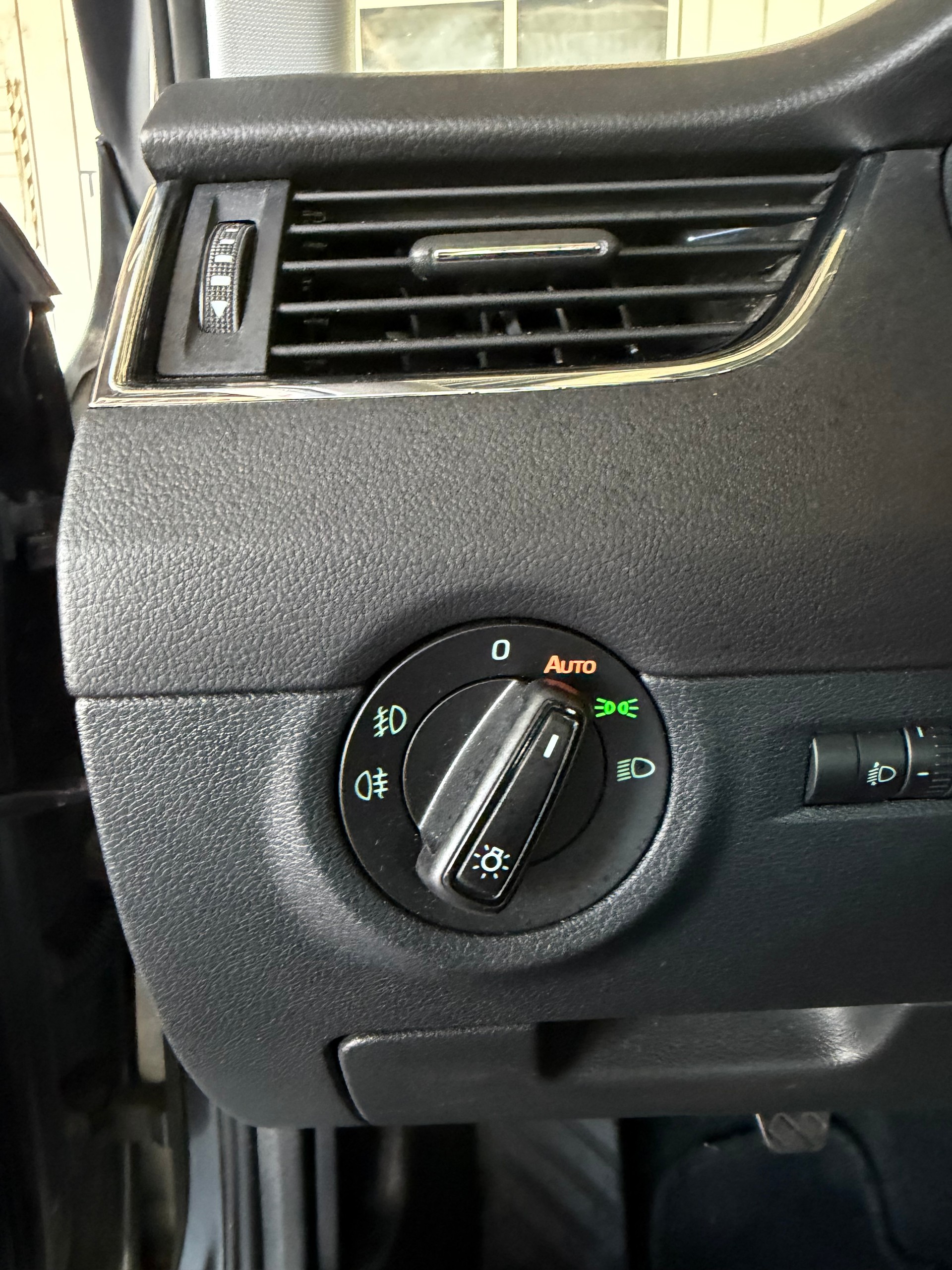SKODA Octavia Combi 2.0 TDI Elegance 4x4-image-10