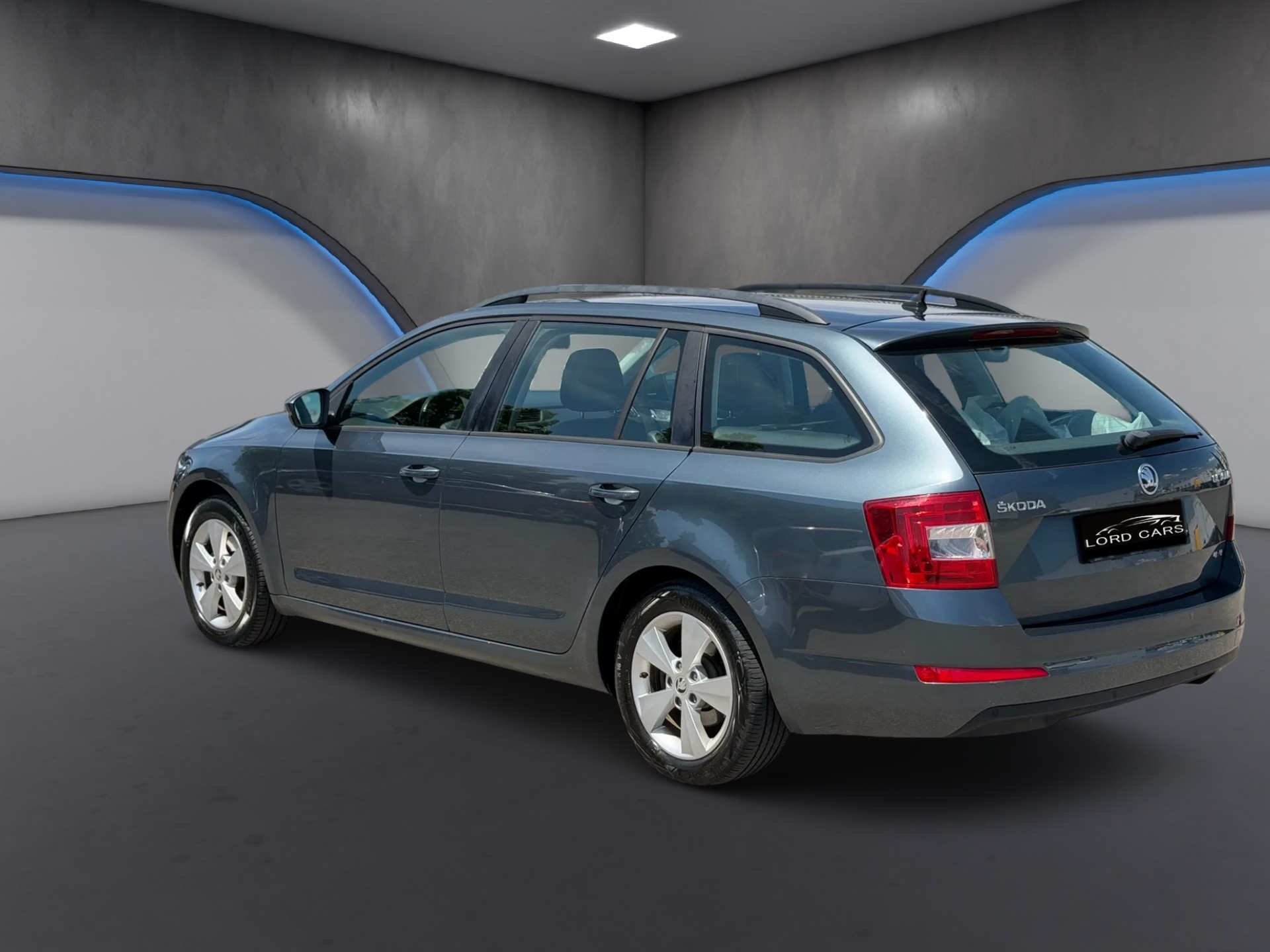 SKODA Octavia Combi 2.0 TDI Elegance 4x4-image-5