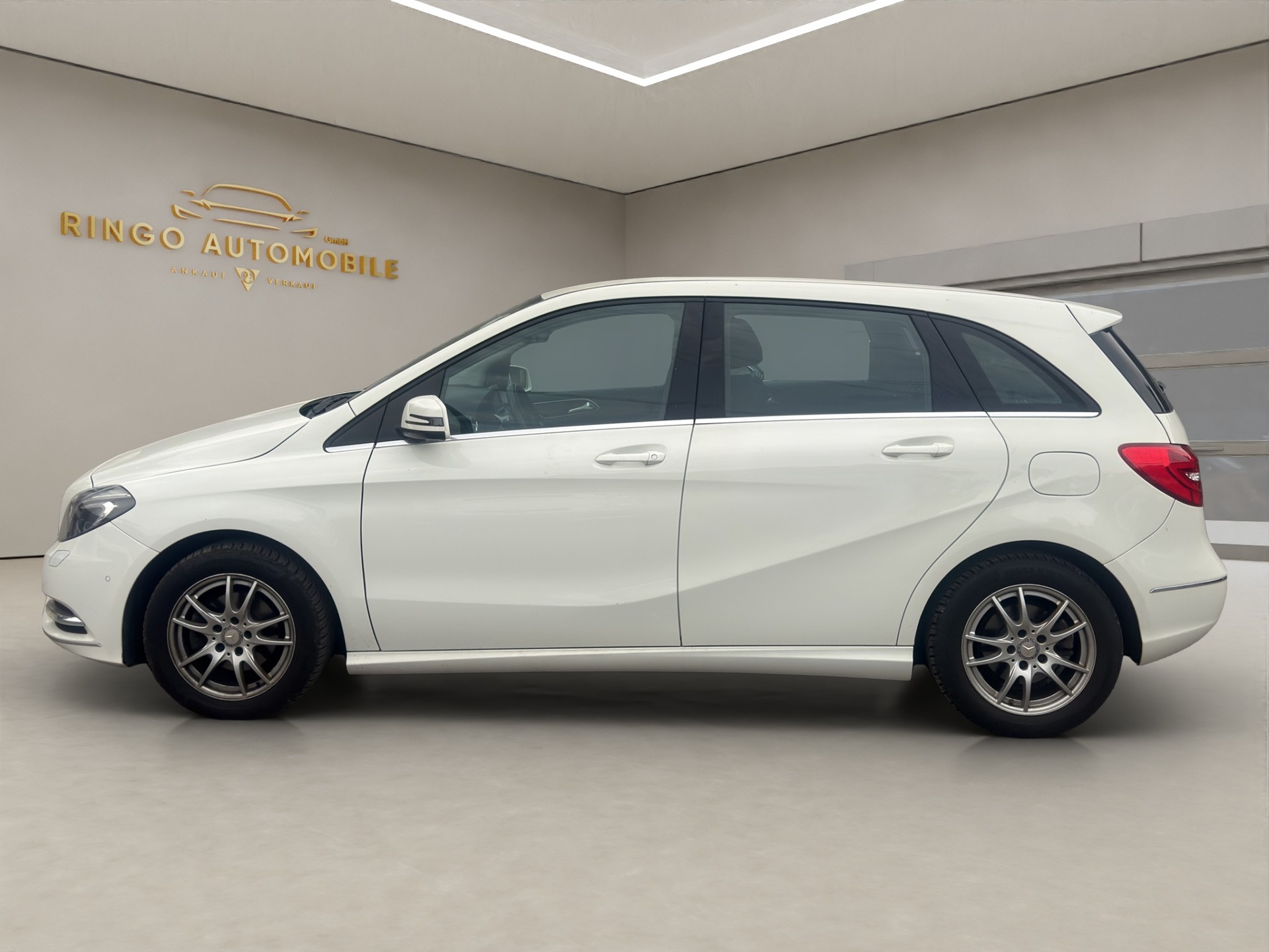 MERCEDES-BENZ B 180 CDI Blue Efficiency Edition-image-3