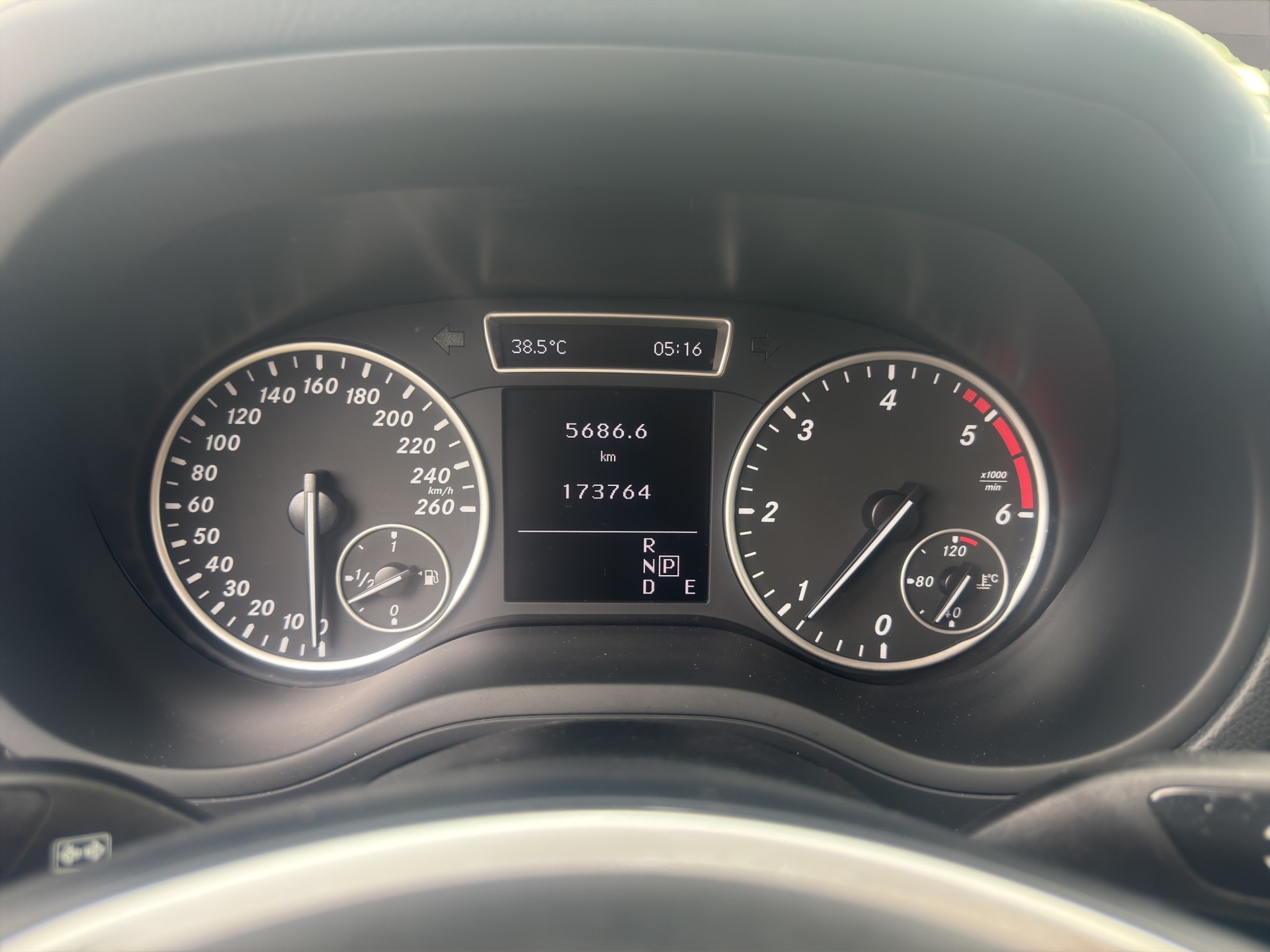 MERCEDES-BENZ B 180 CDI Blue Efficiency Edition-image-9